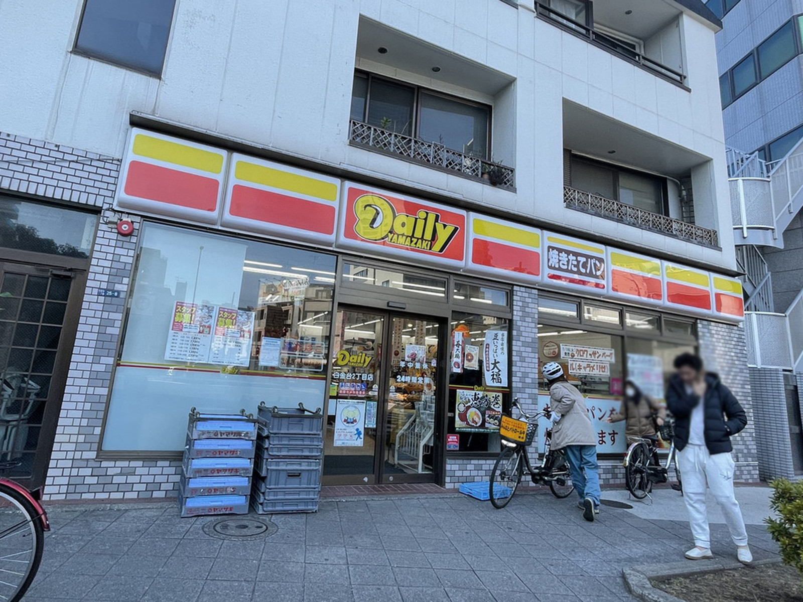徒歩1分のデイリーヤマザキ白金台2丁目店