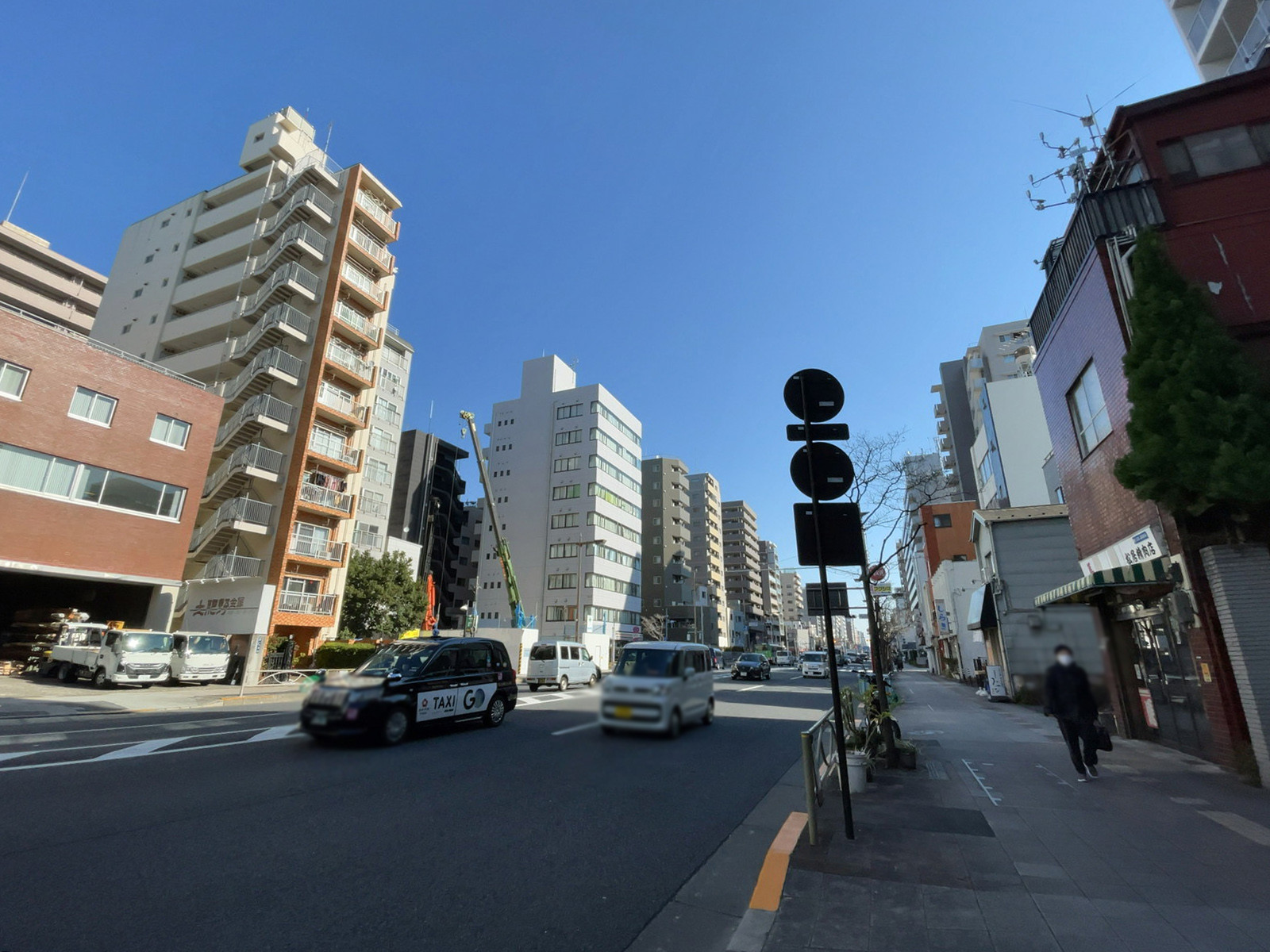 シティポート両国前面の京葉道路