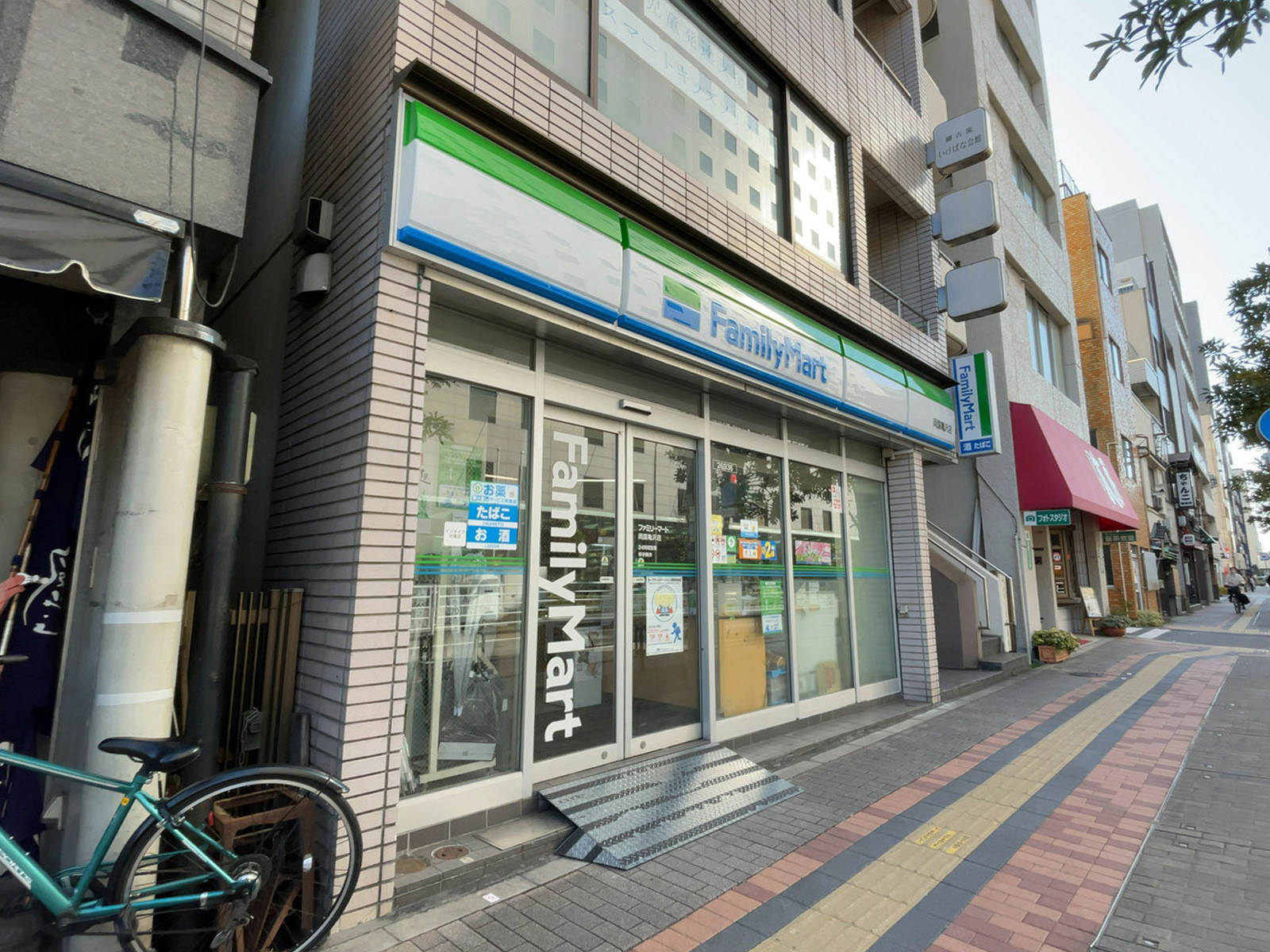 徒歩1分のファミリーマート 両国亀沢店