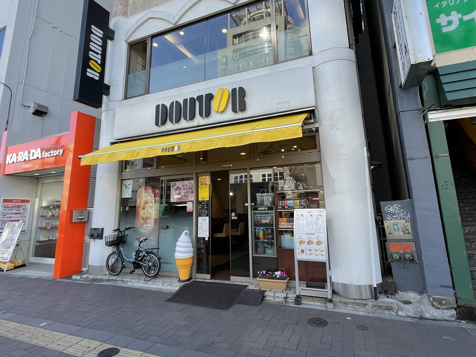 付近のサイゼリヤ 四谷三丁目店