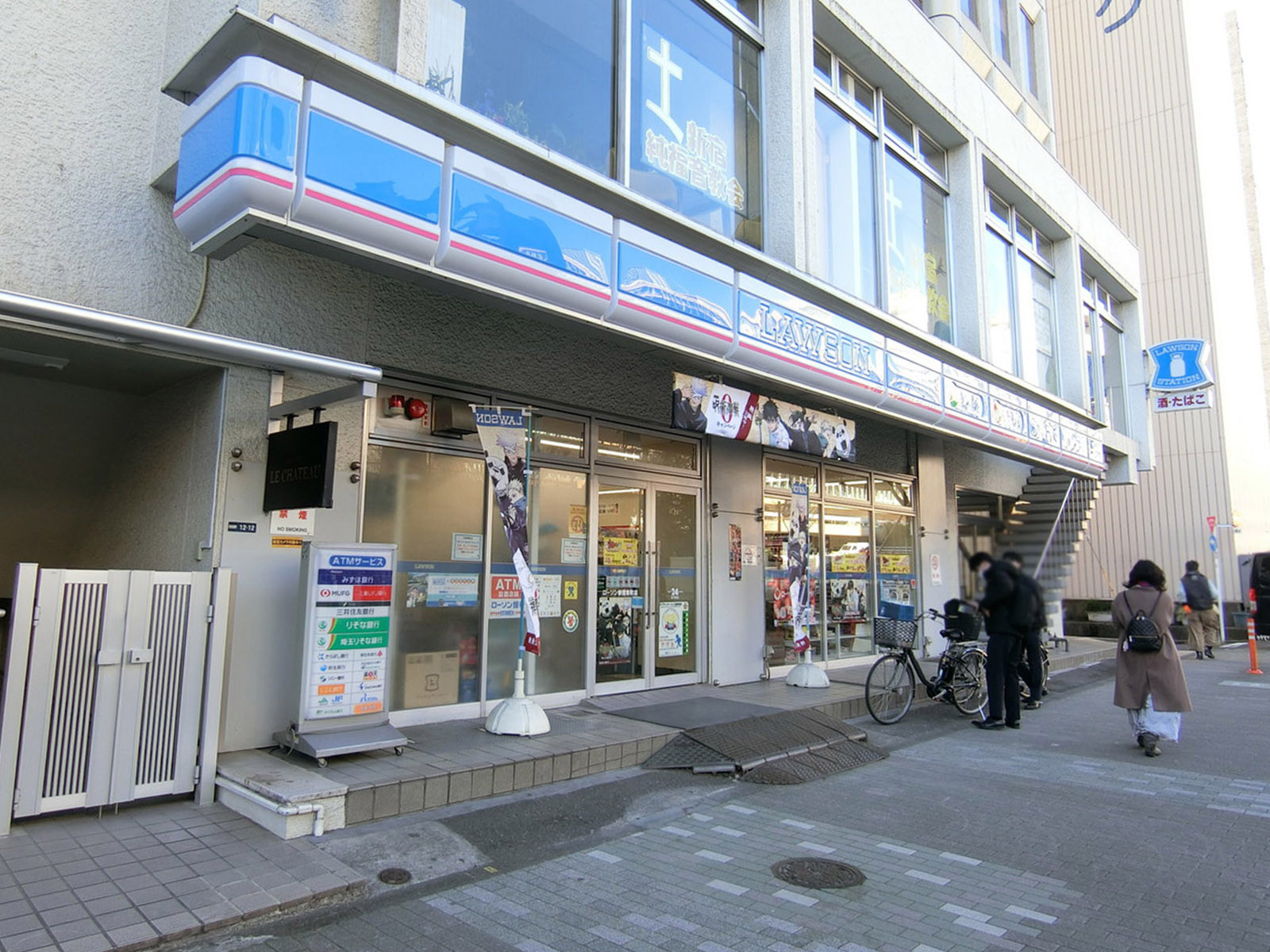 徒歩3分のローソン 新宿坂町店