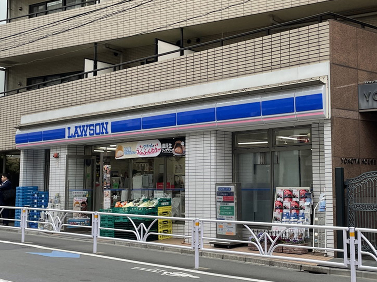 徒歩1分のローソン 千駄ヶ谷1丁目店