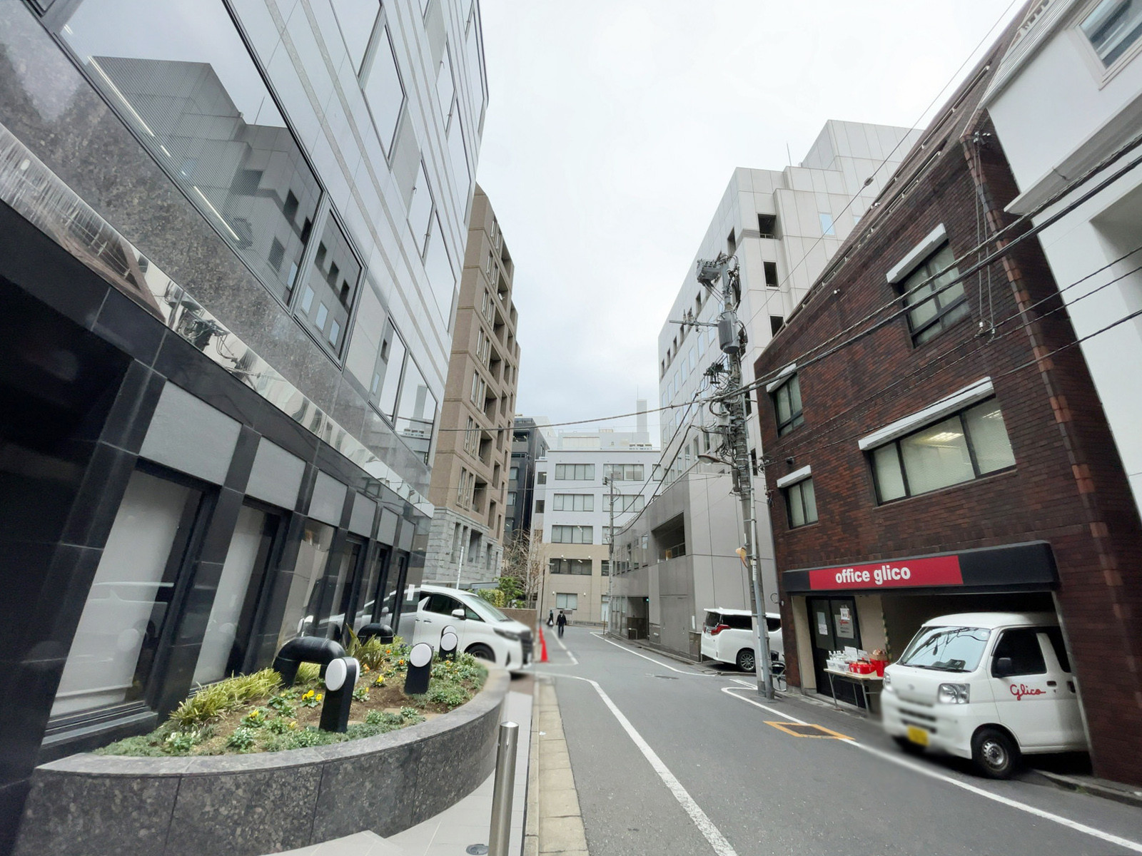 Tobunsha BLDG.前面の通り