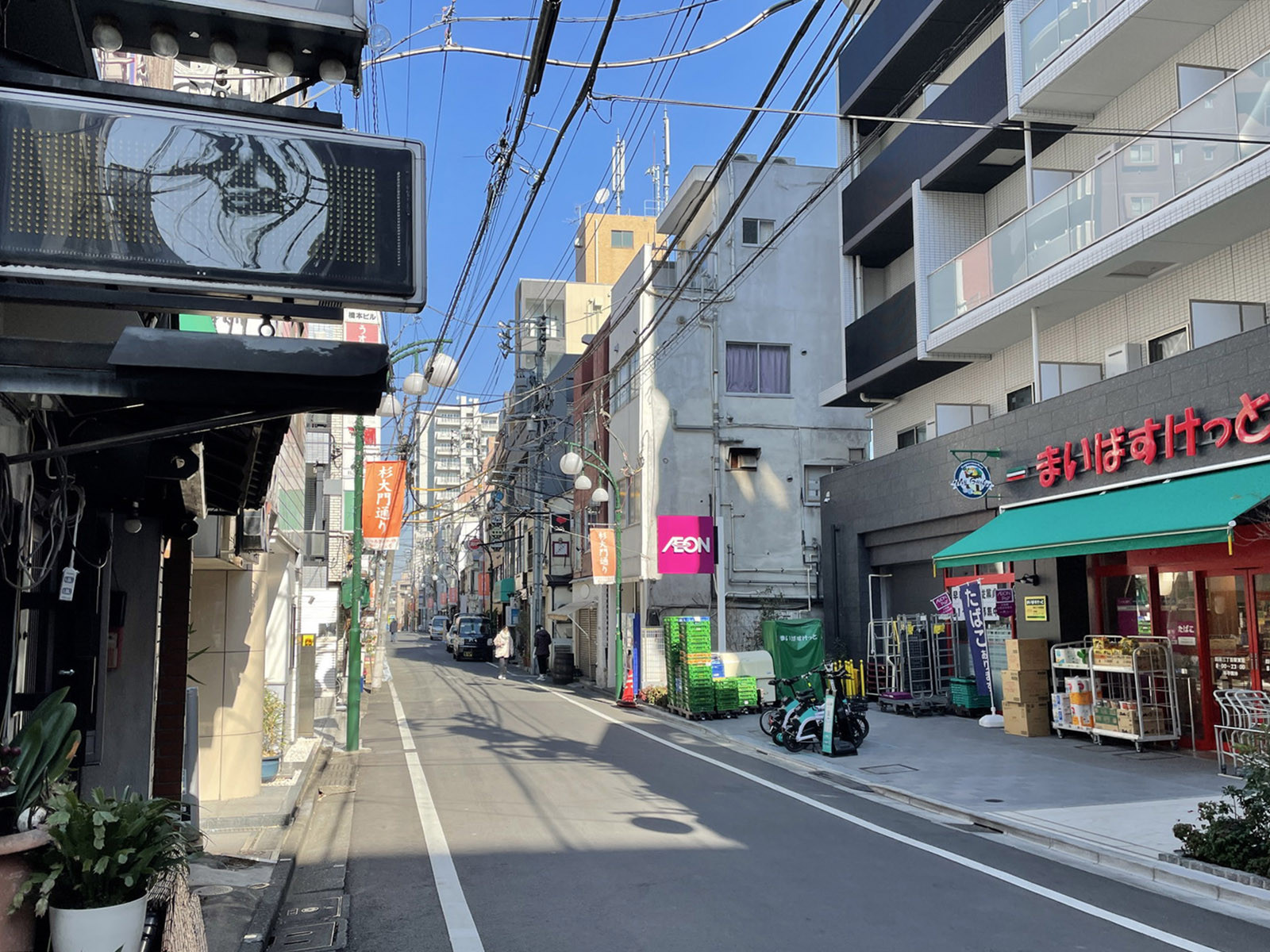 グランバリュー四谷三丁目前面の通り