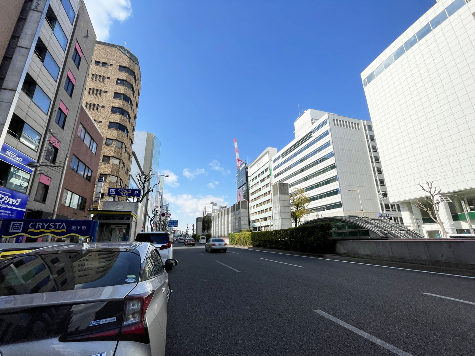 心斎橋エルナ岩崎ビル前面の通り