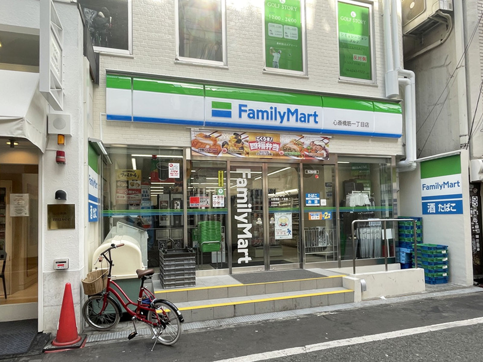 同じ通りにあるファミリーマート心斎橋筋一丁目店