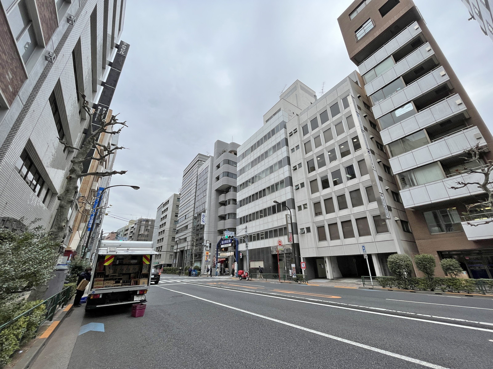 NTビル前面の外堀通り