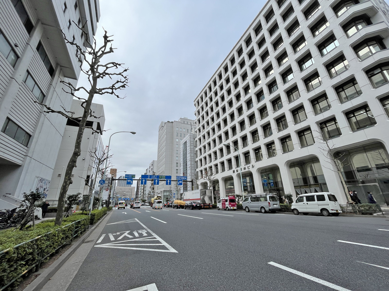 鎌倉河岸ビル前面の外堀通り