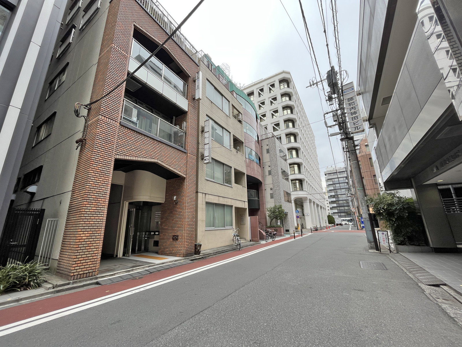 ME内神田ビル前面通り