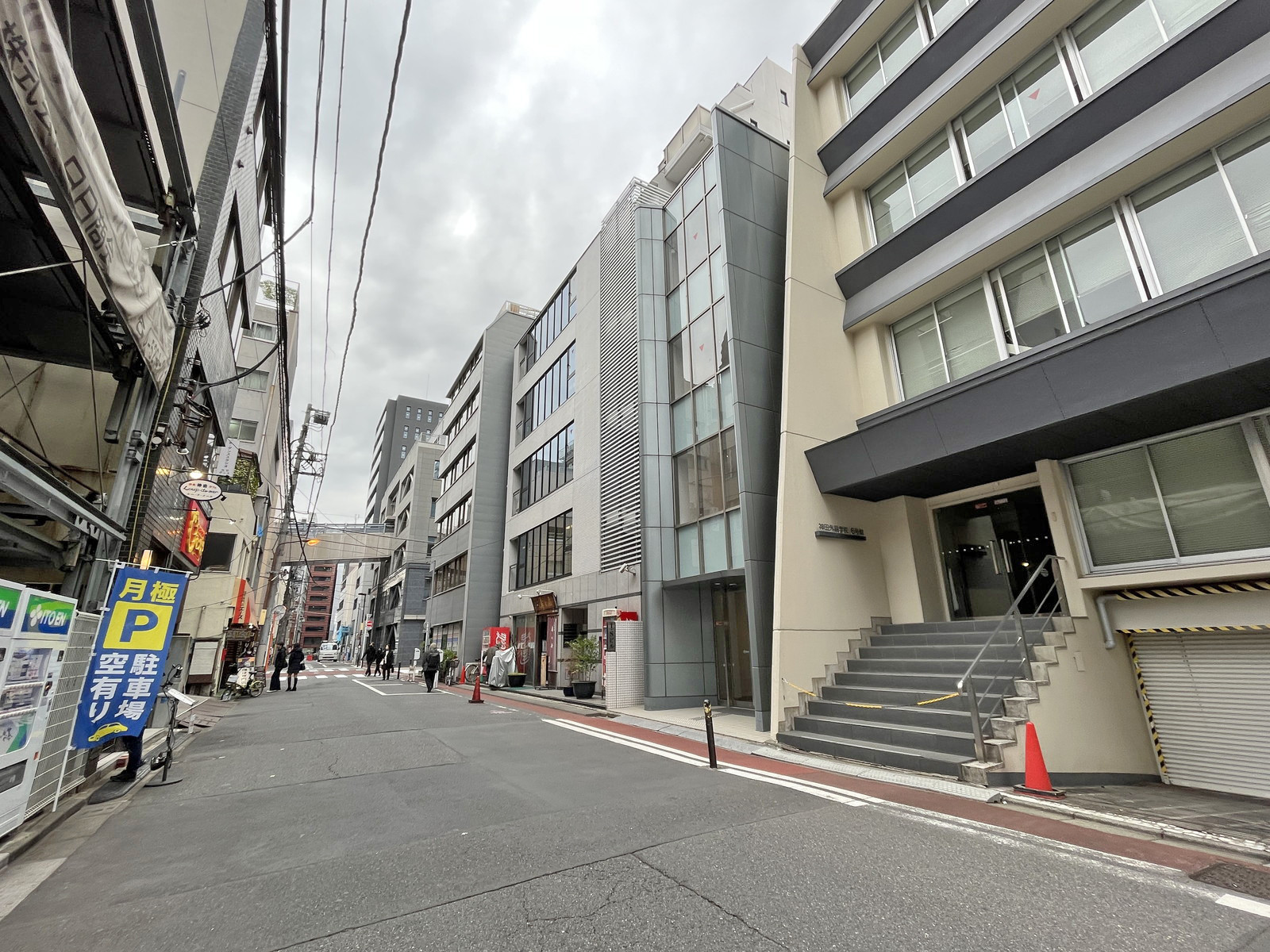 UD内神田三丁目ビル前面通り