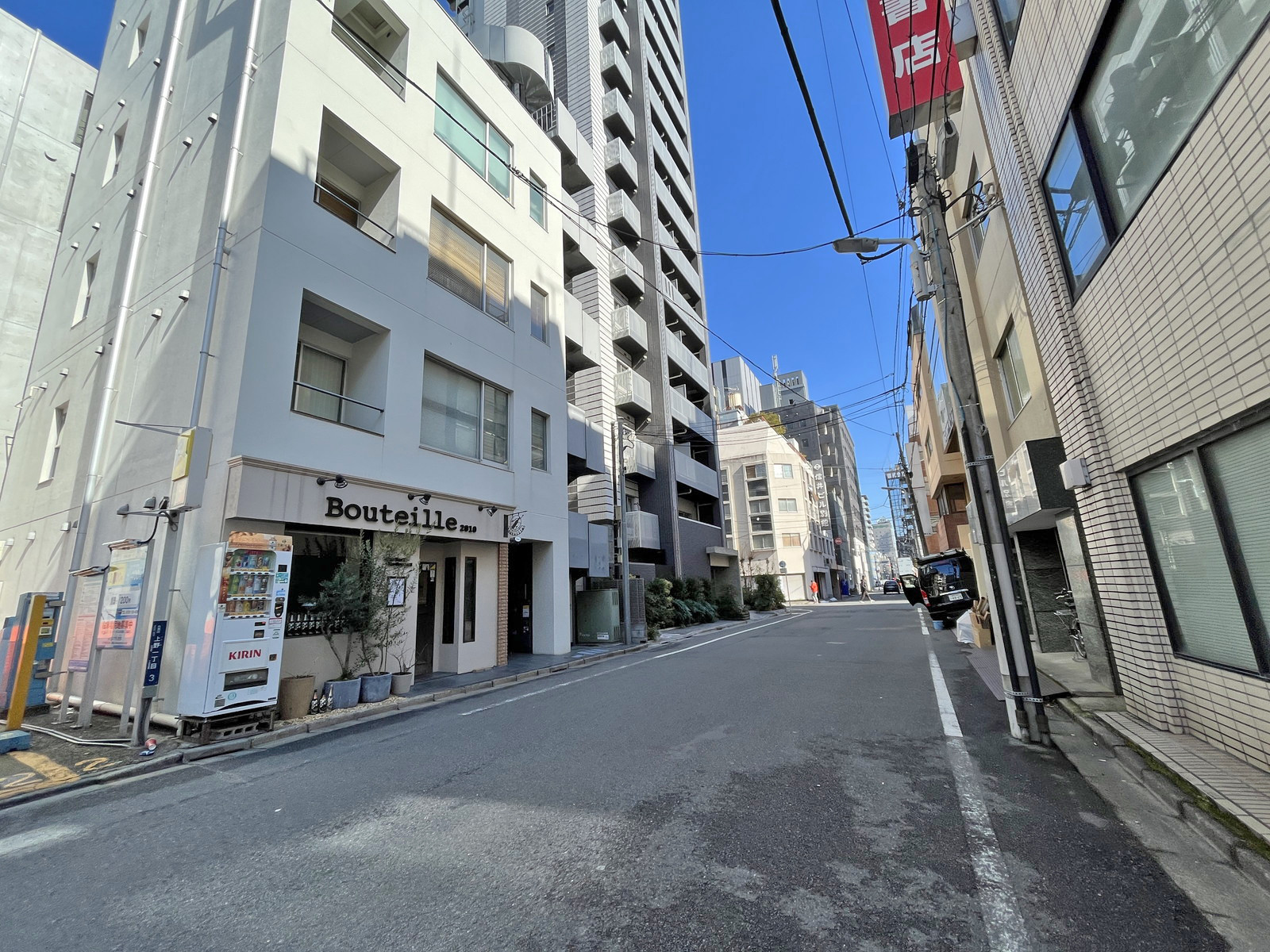 上野パストラルビル前面通り