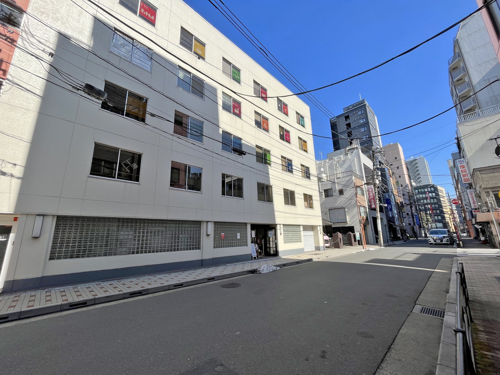 産経ビル前面通り