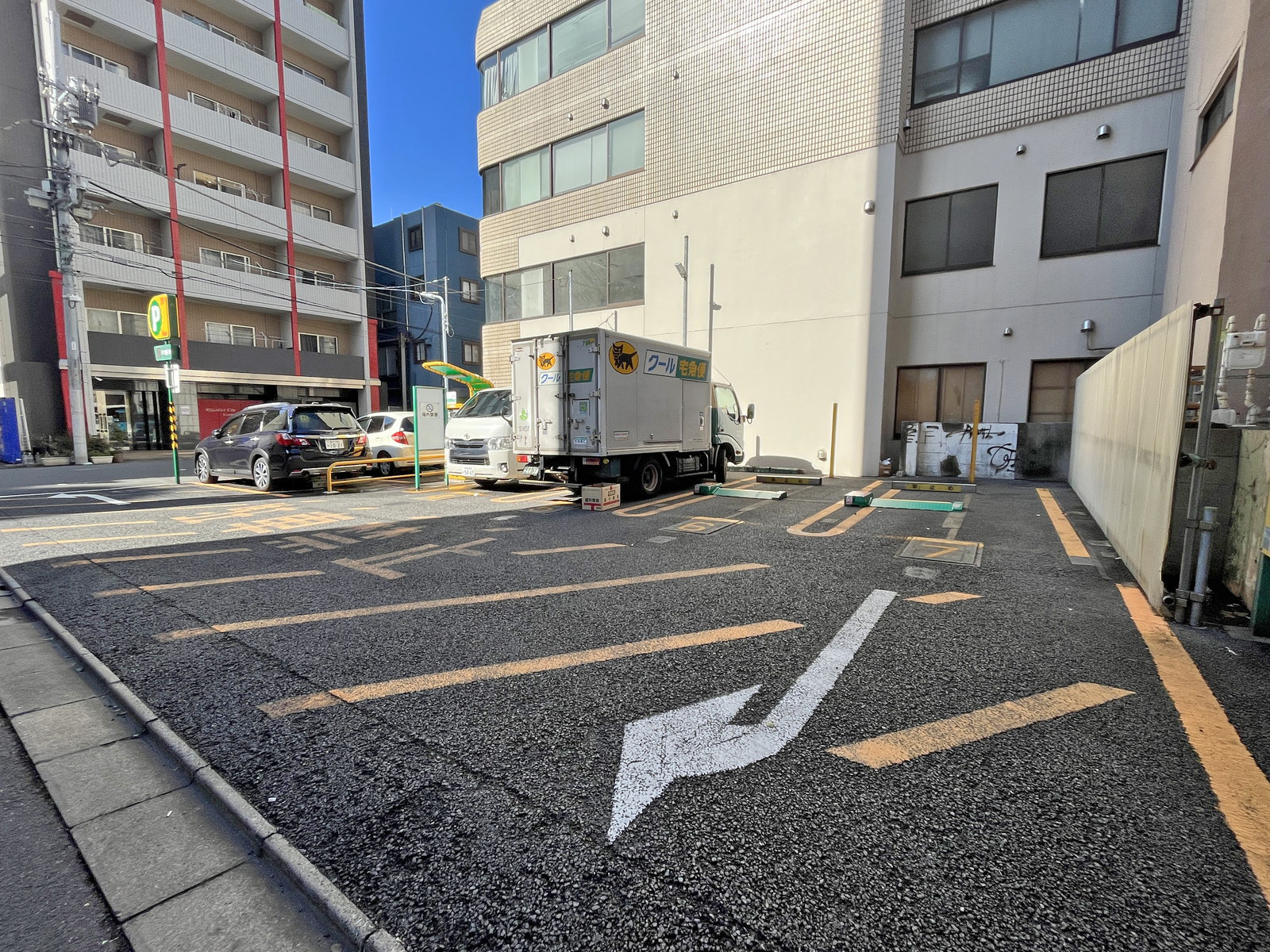 隣のコインパーキング
