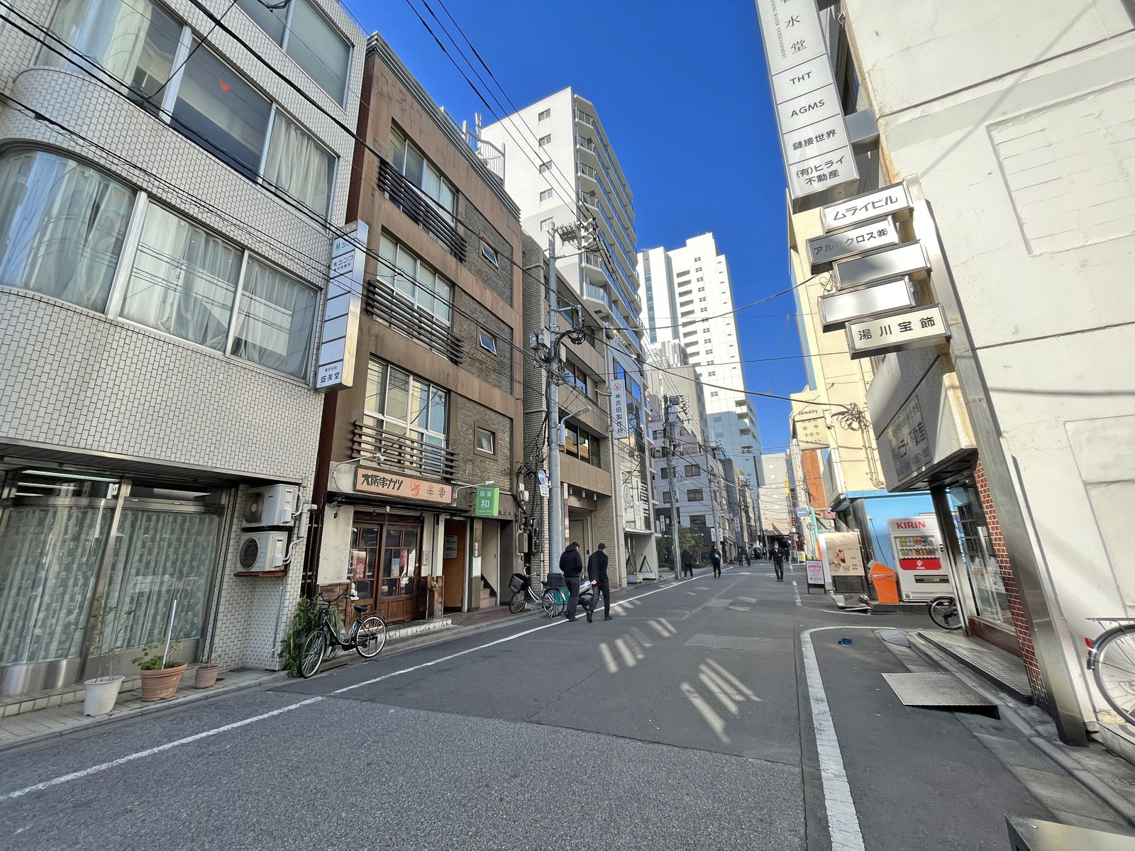 珠和ビル前面通り