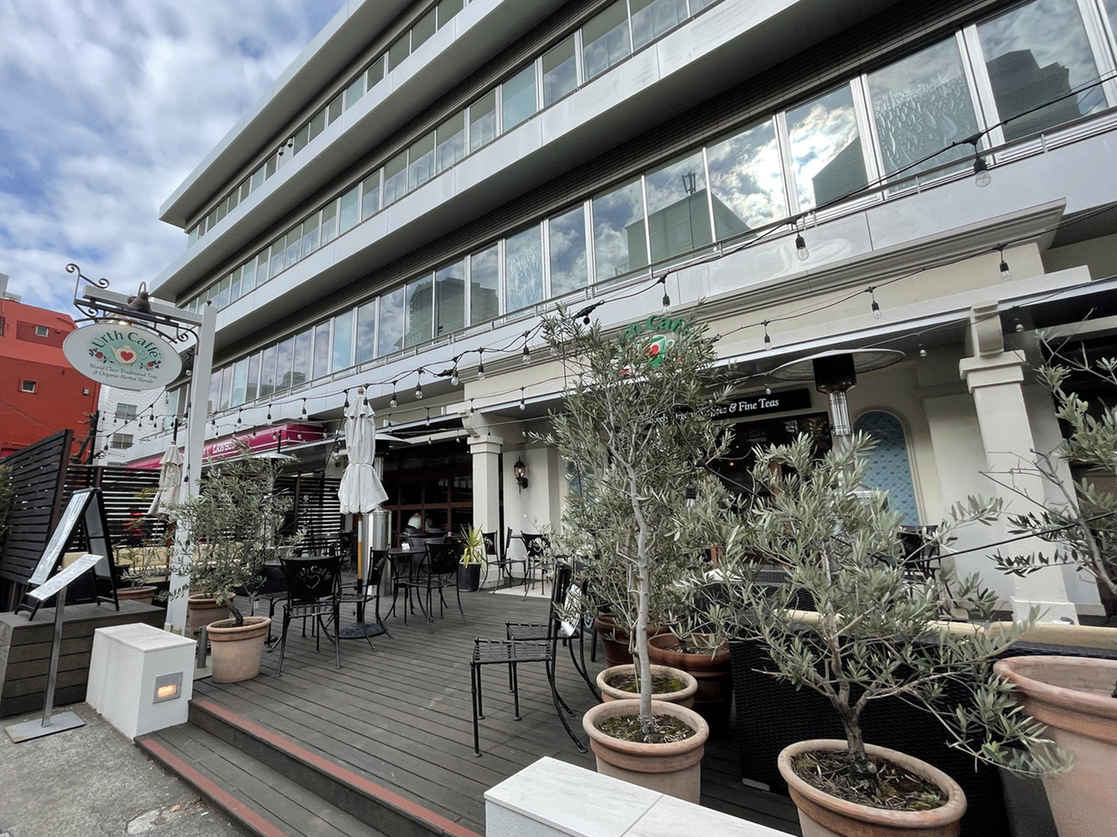 付近のアースカフェ代官山店