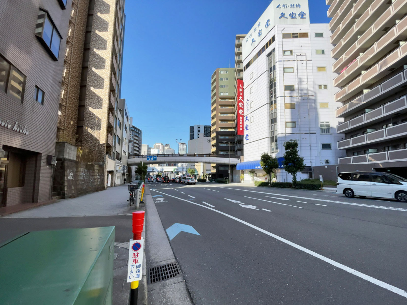 ノアーズアーク長堀通前面の通り