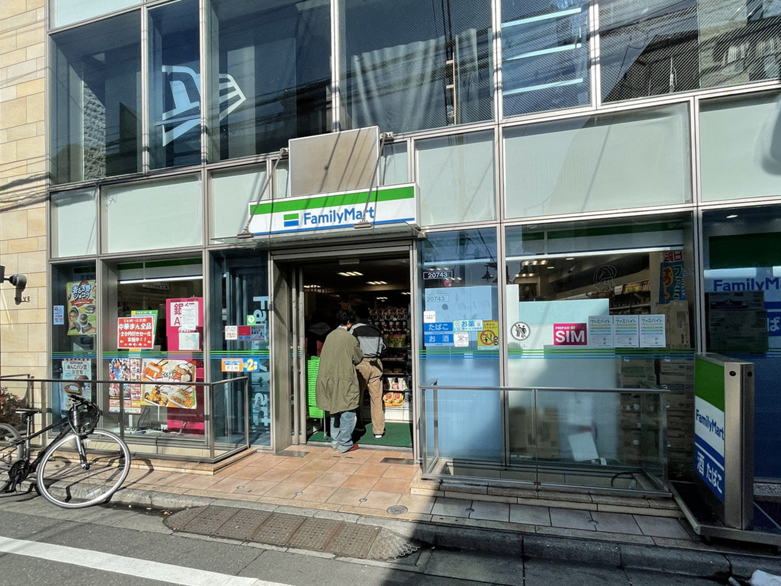 徒歩1分のファミリーマート原宿神宮前店