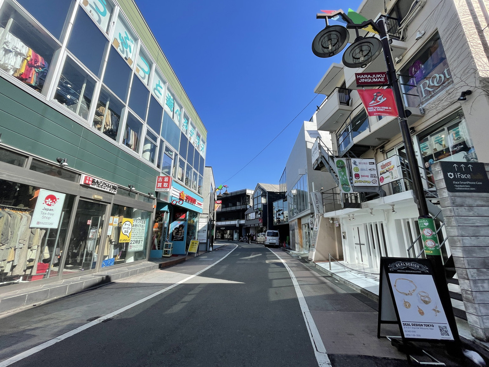 キャットストリート沿いに立地