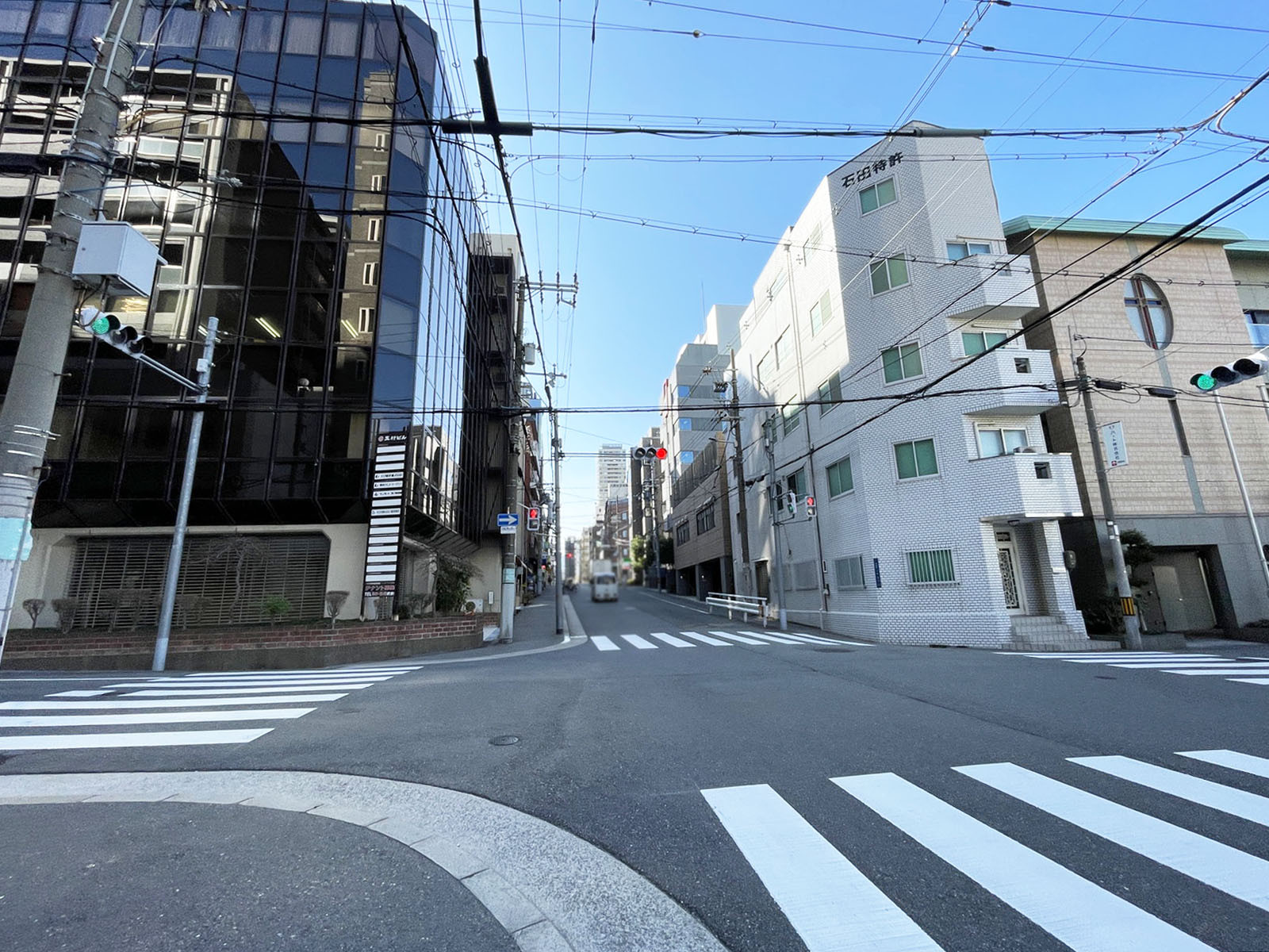 シイナHDビル谷町ビル前面の通り