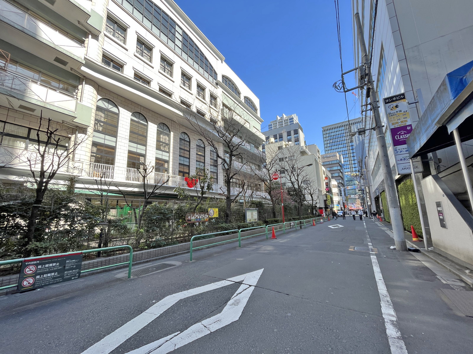 ヨシヰビル前面通り