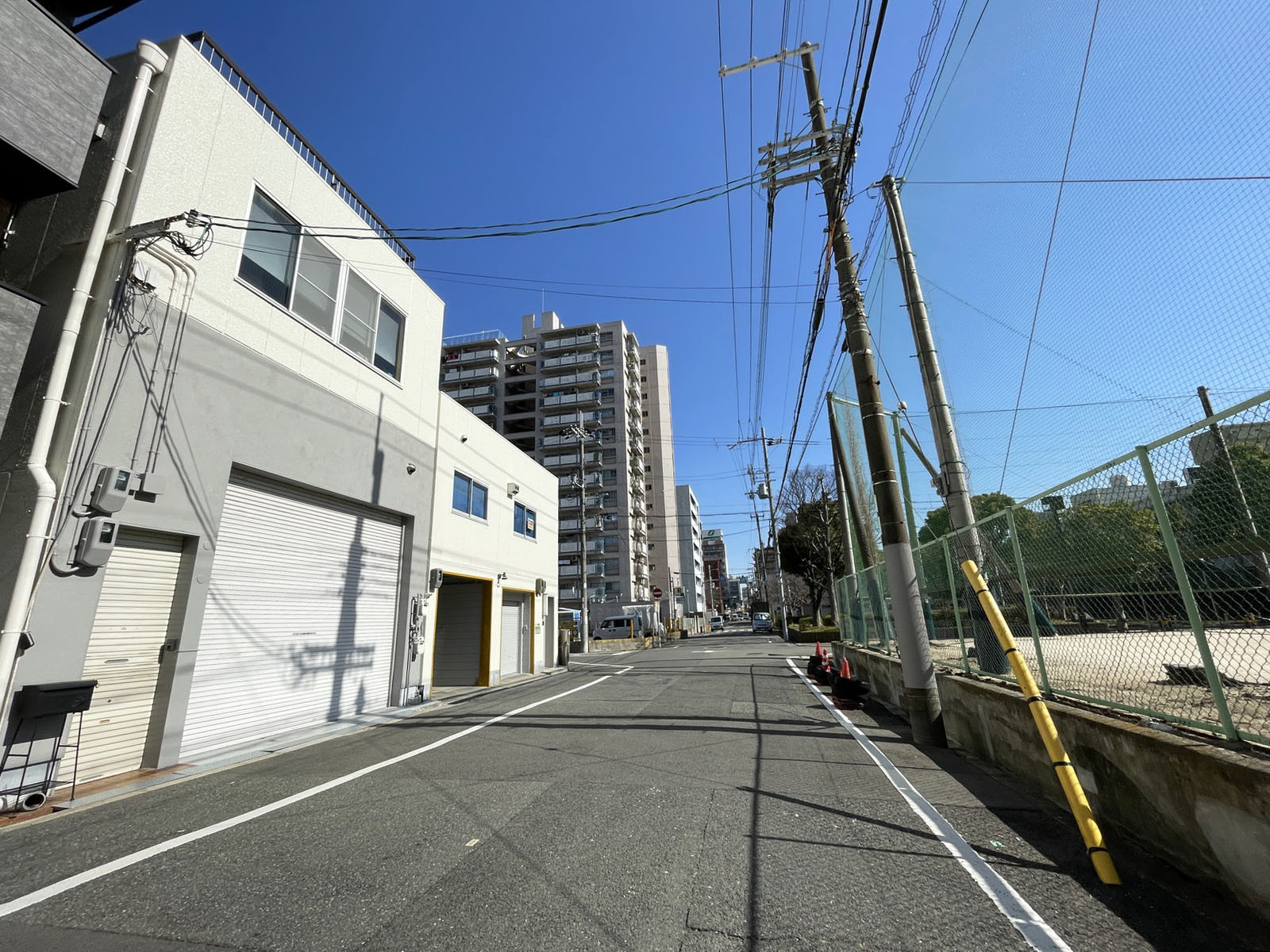小野運送倉庫前面の通り