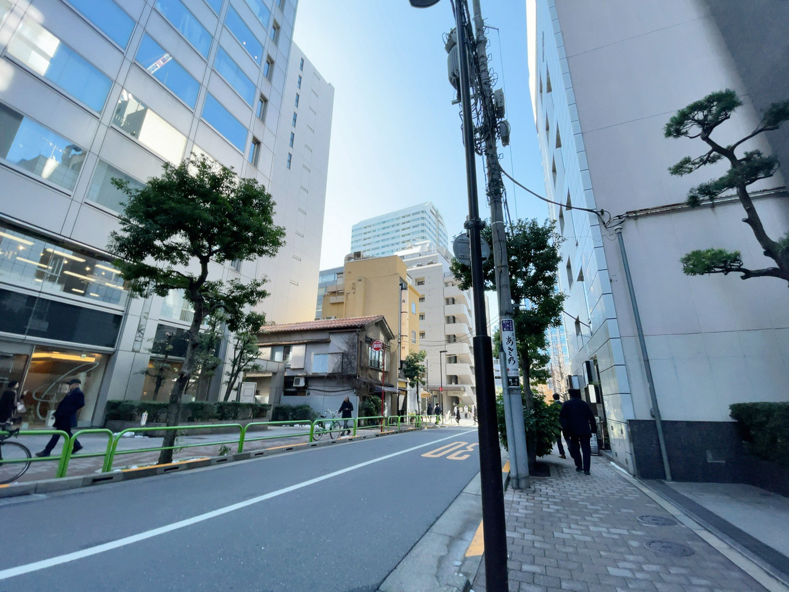 麹町シルクビル前面の通り