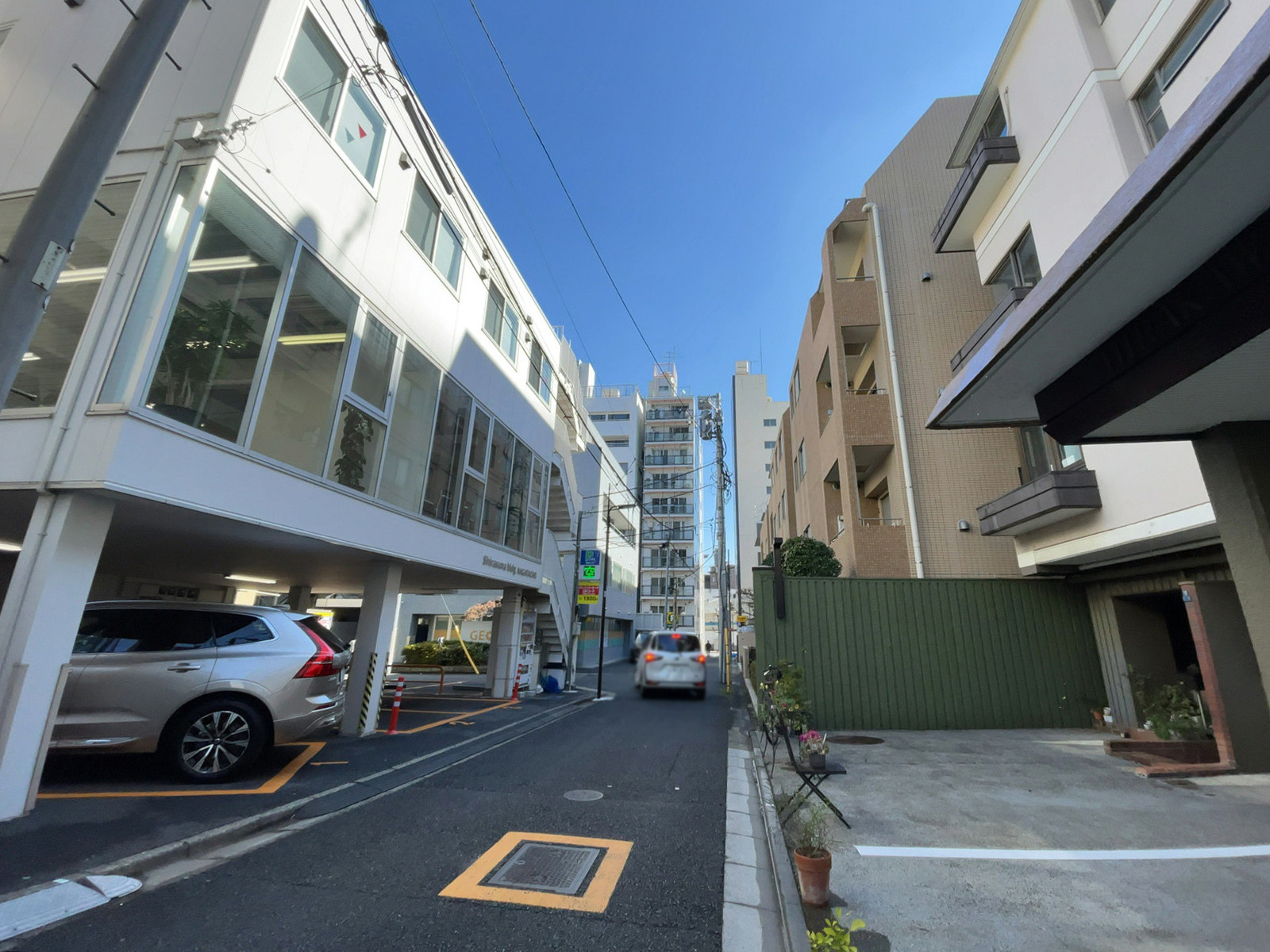 平河ハイツ前面の通り