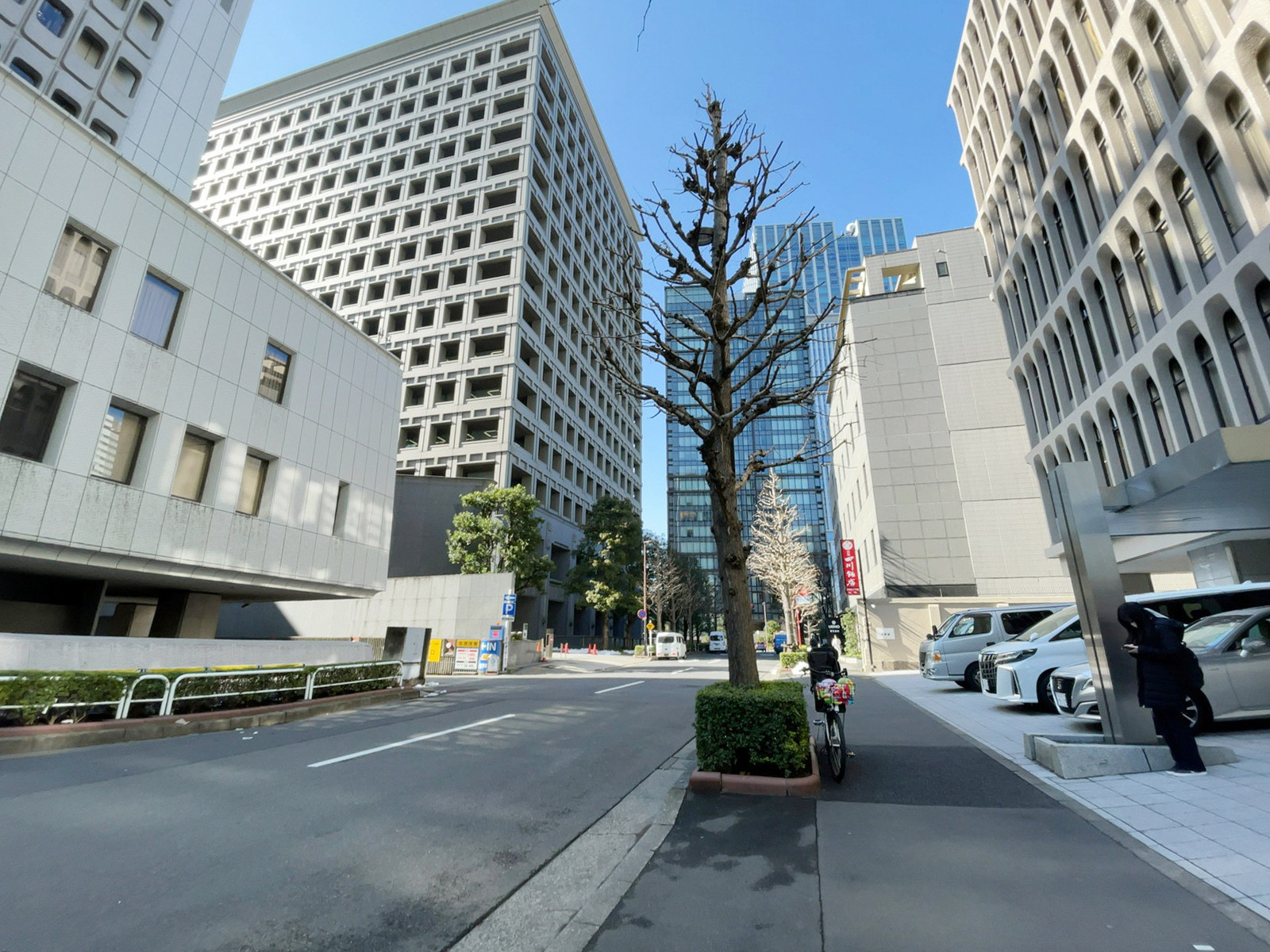 MIDORI.so NAGATACHO前面の通り