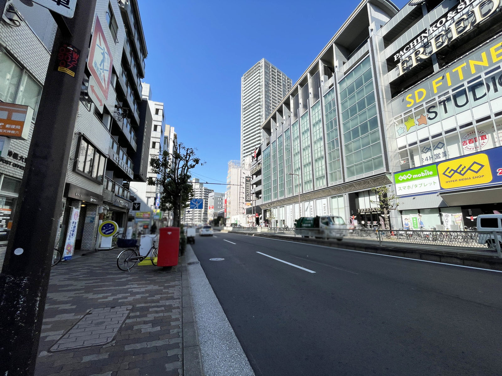 ハイムアピュランス前面の通り