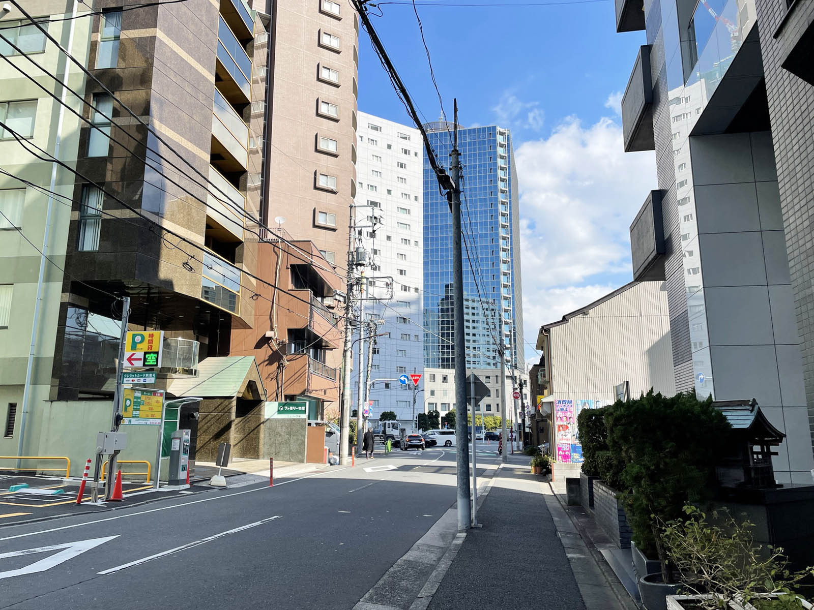 PDビル前面の通り