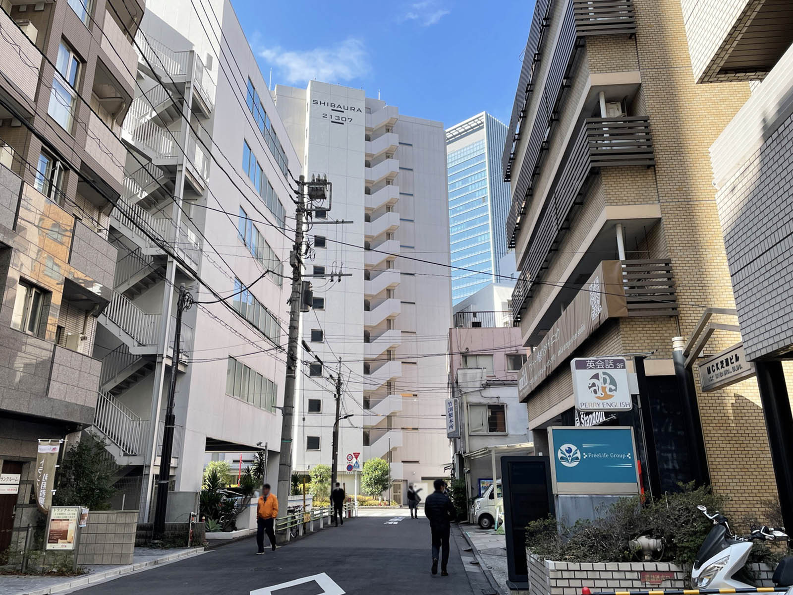 加瀬ビル161前面の通り