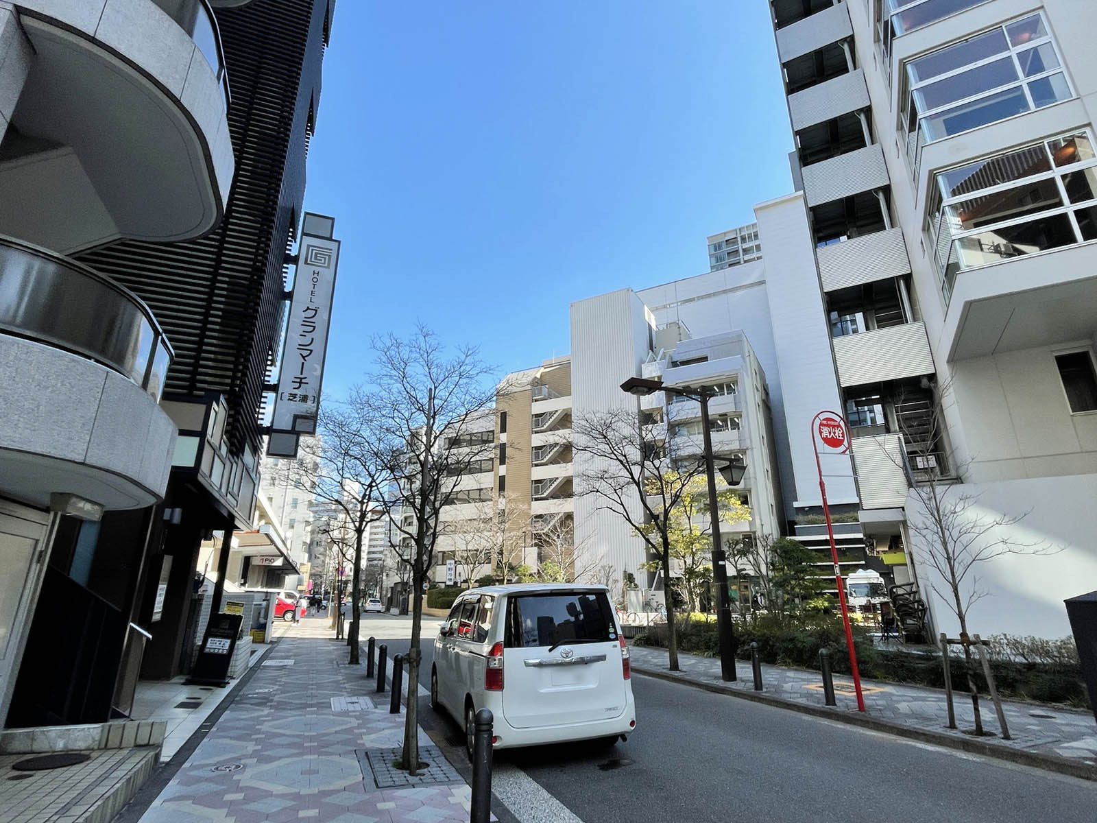 第四田町ビル前面のかすみ通り