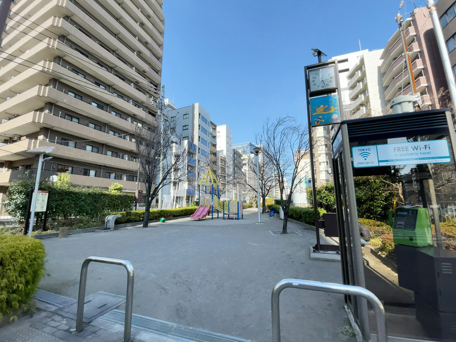徒歩3分の台東区立北上野児童遊園.