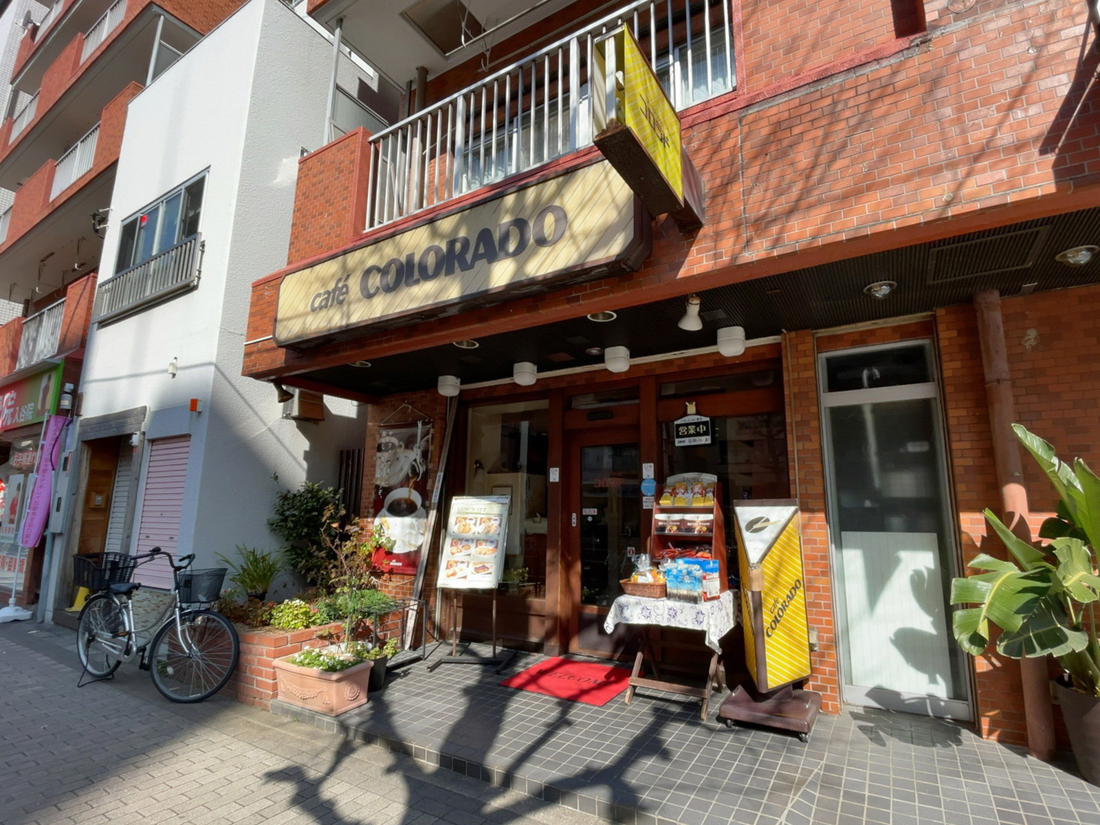 徒歩2分のカフェ コロラド 入谷店