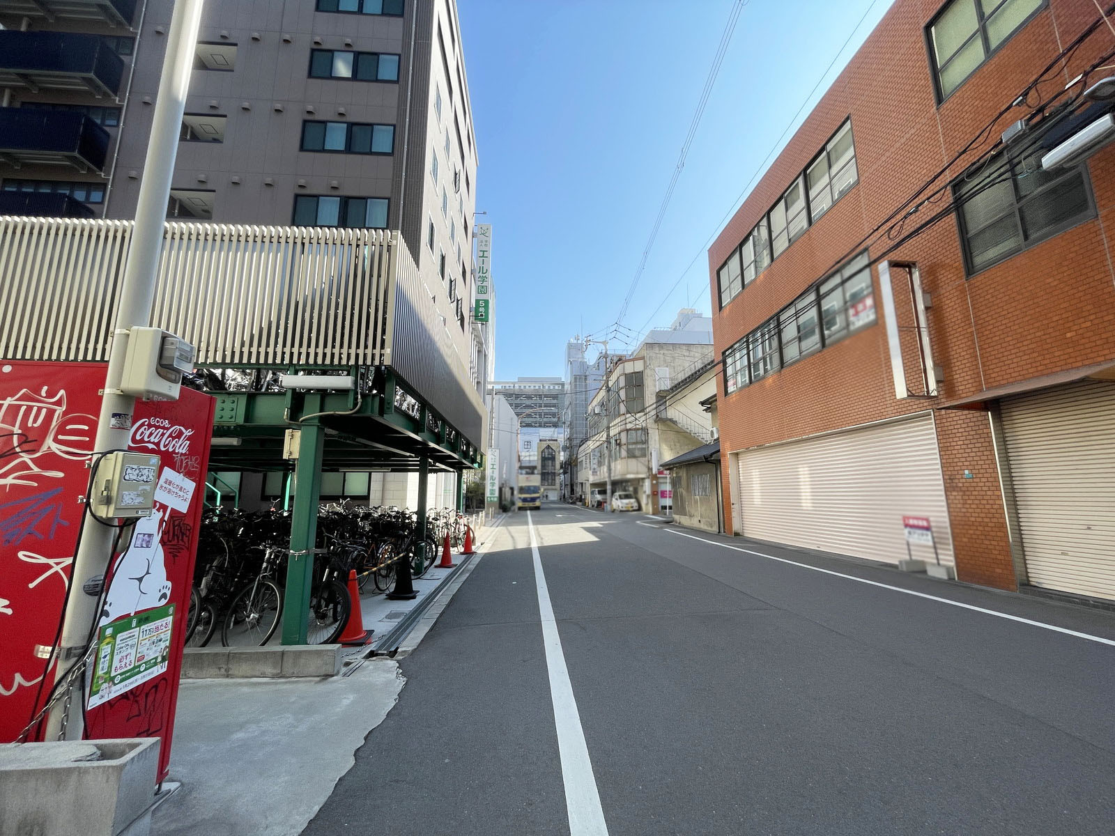 難波中事務所前面の通り