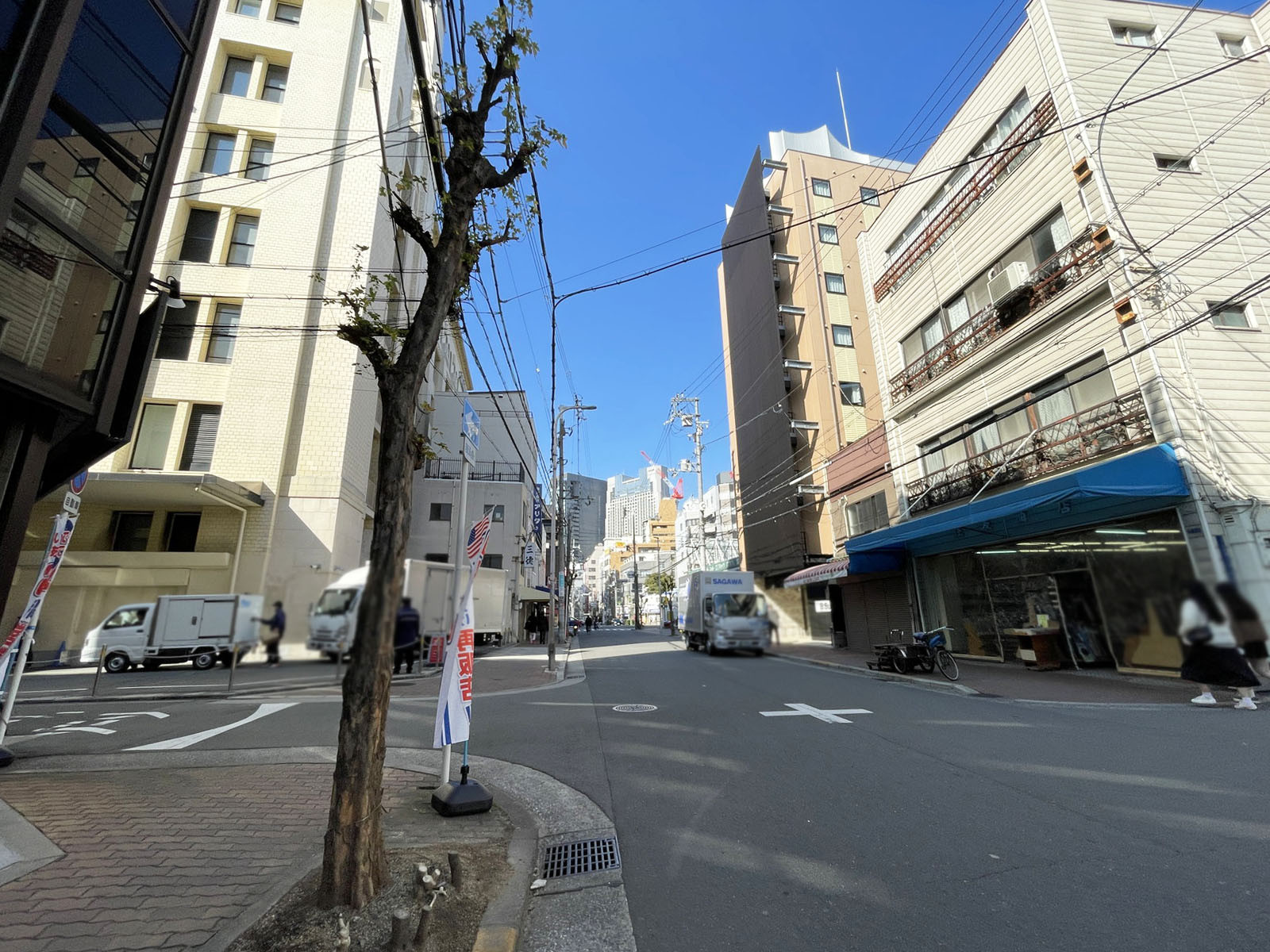 菊之好ビル前面の通り
