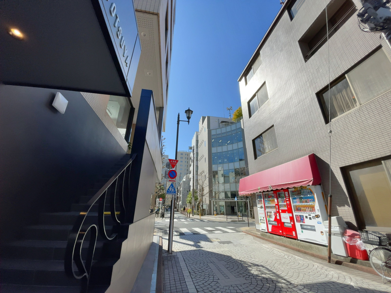 TERRACE SITE 四谷前面の通り