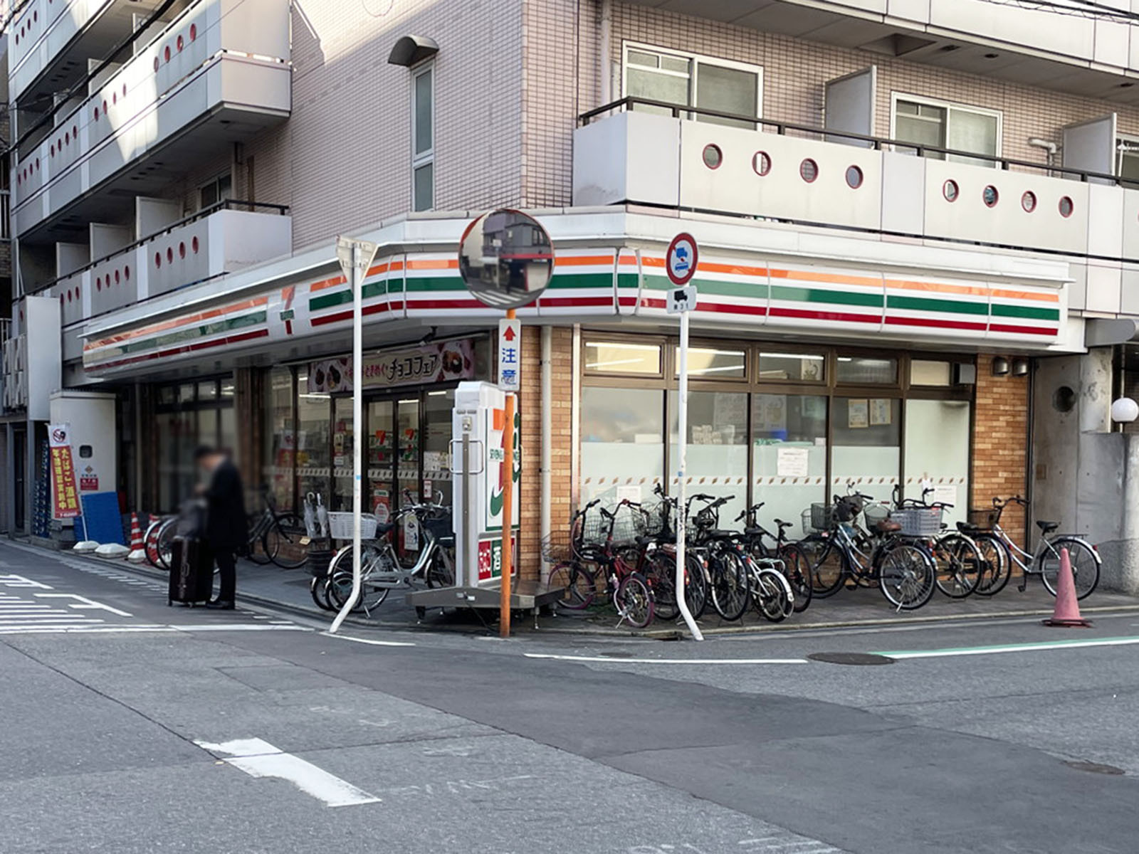徒歩1分のセブンイレブン 大阪日本橋1丁目店