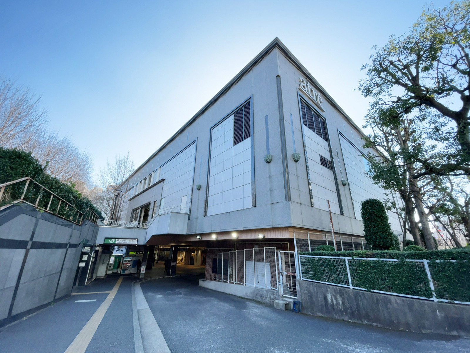 最寄りの「四ツ谷駅」