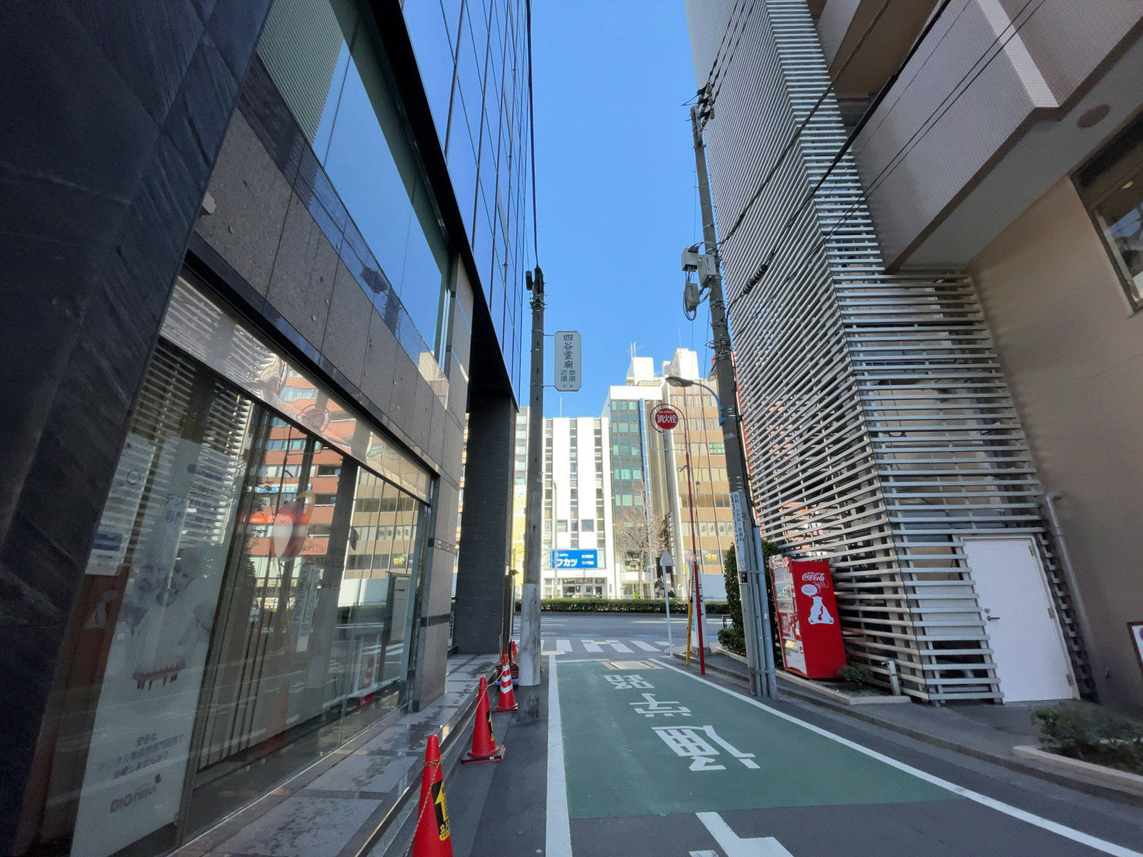 ACN四谷ビル前面の通り