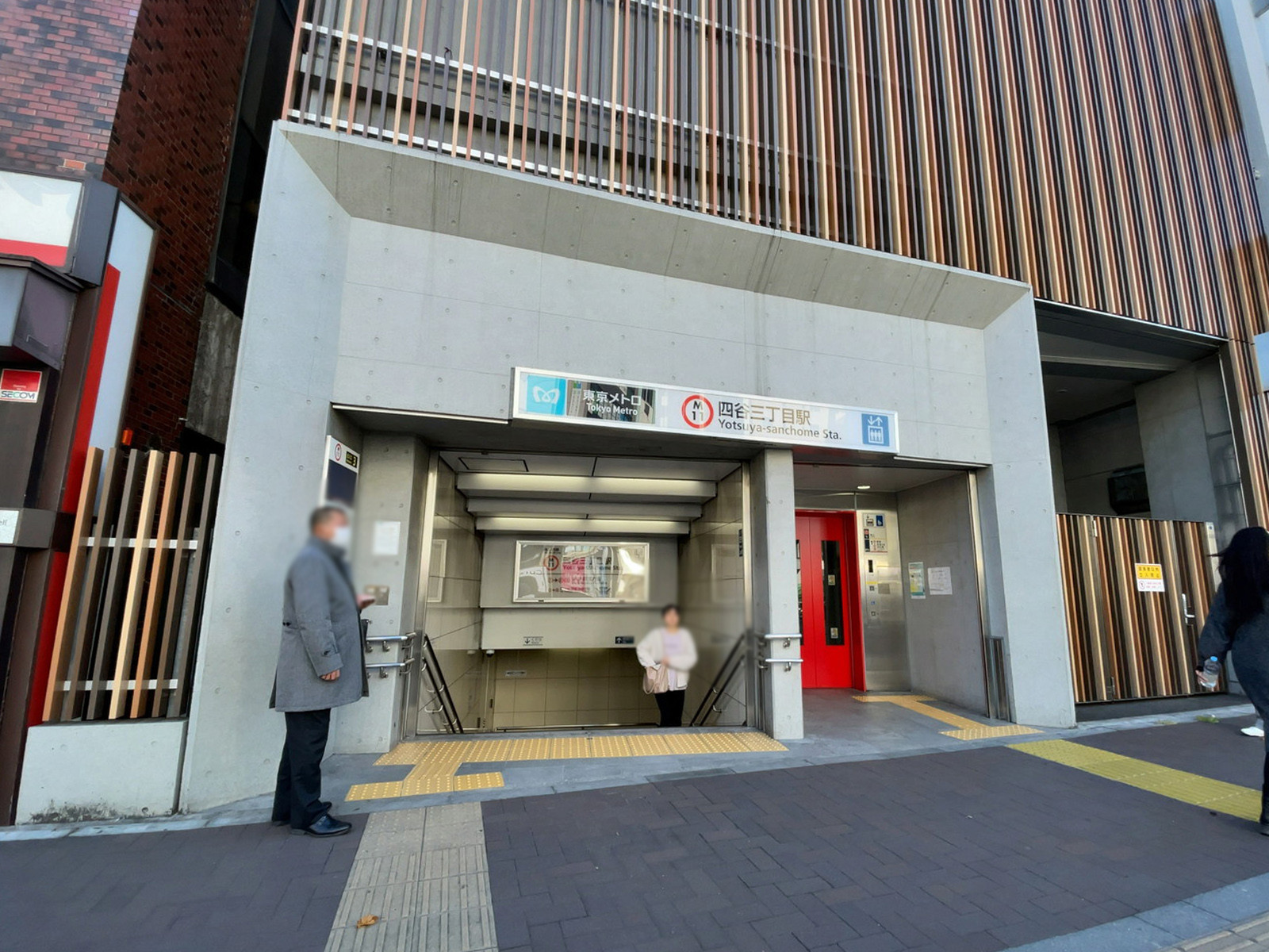 最寄りの「四谷三丁目駅」