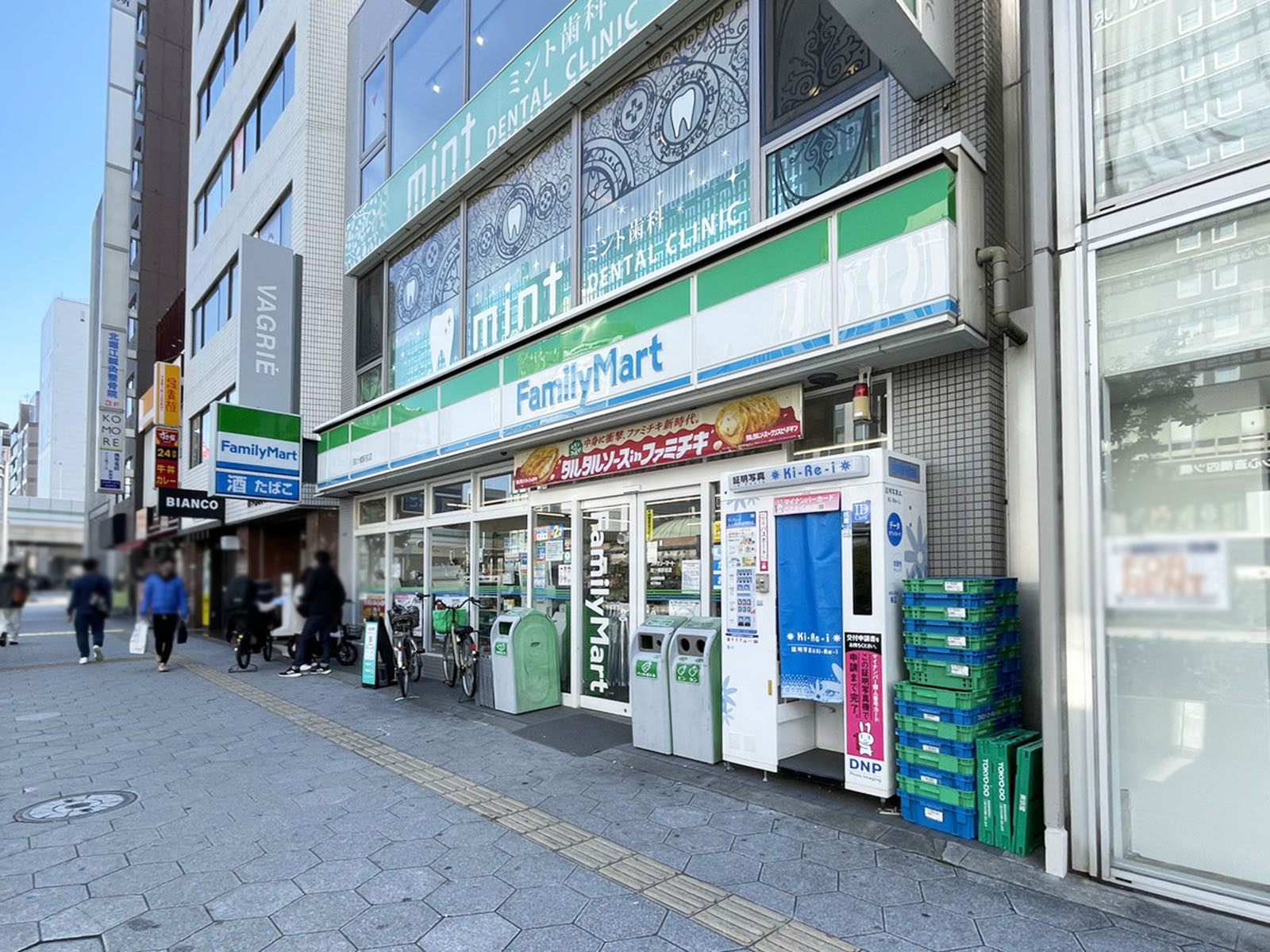 隣のファミリーマート 四ツ橋駅前店
