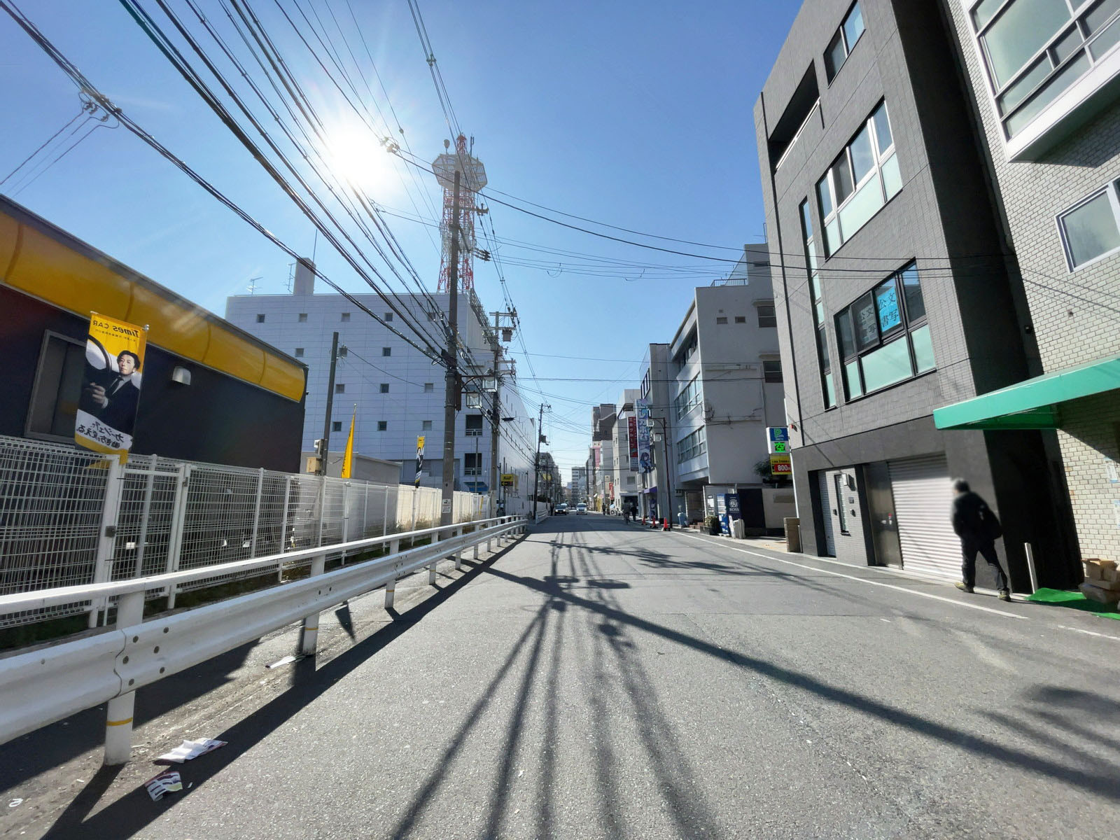 壽ビル前面の通り