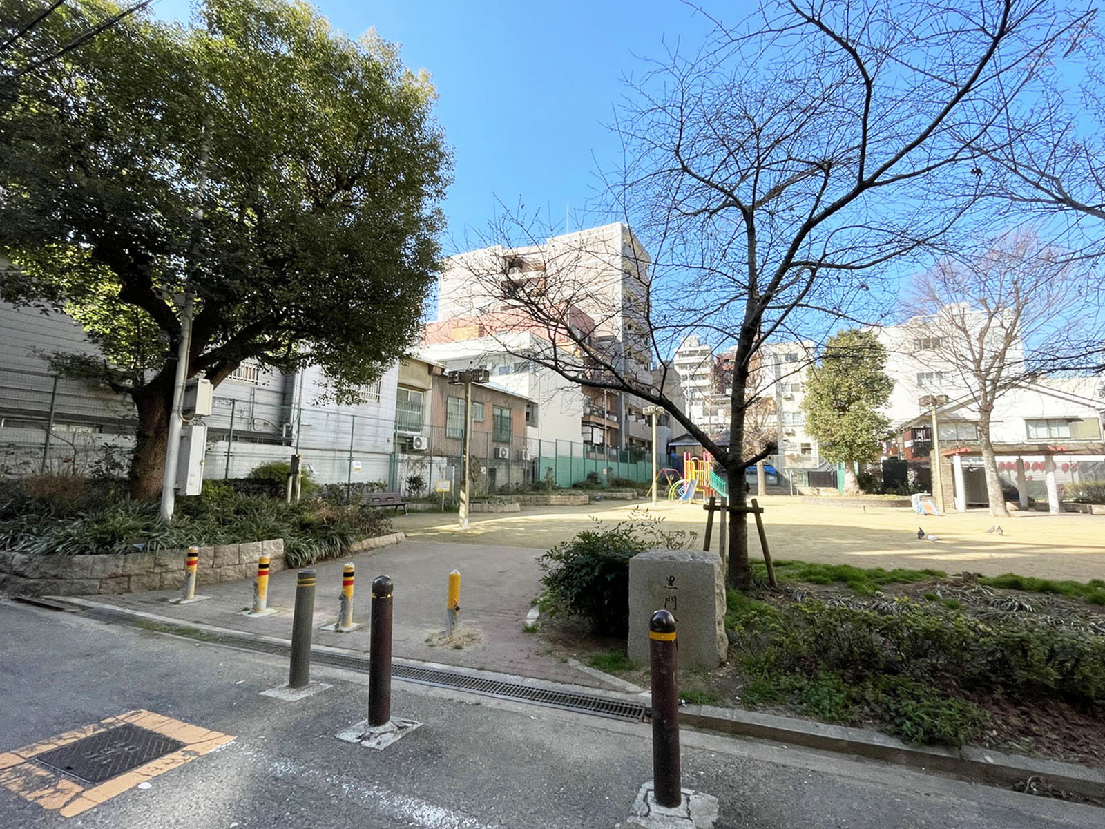 近くの黒門公園
