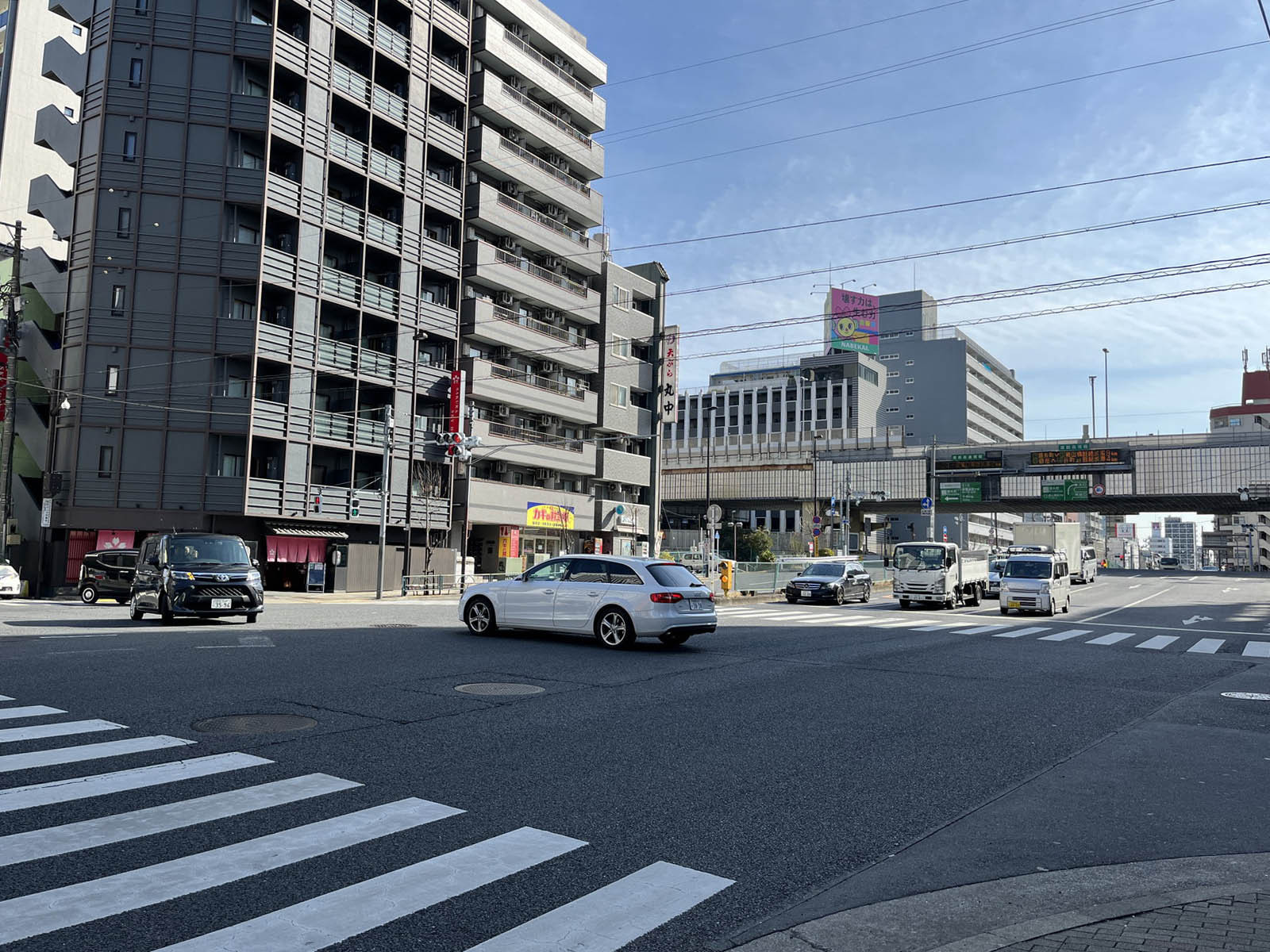 CDビル前面の通り