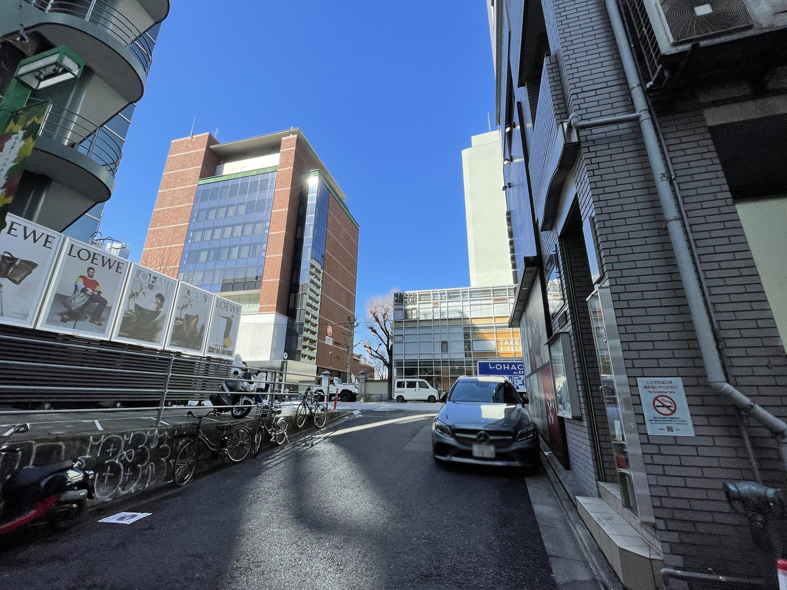 サンドー原宿ビル前面の通り