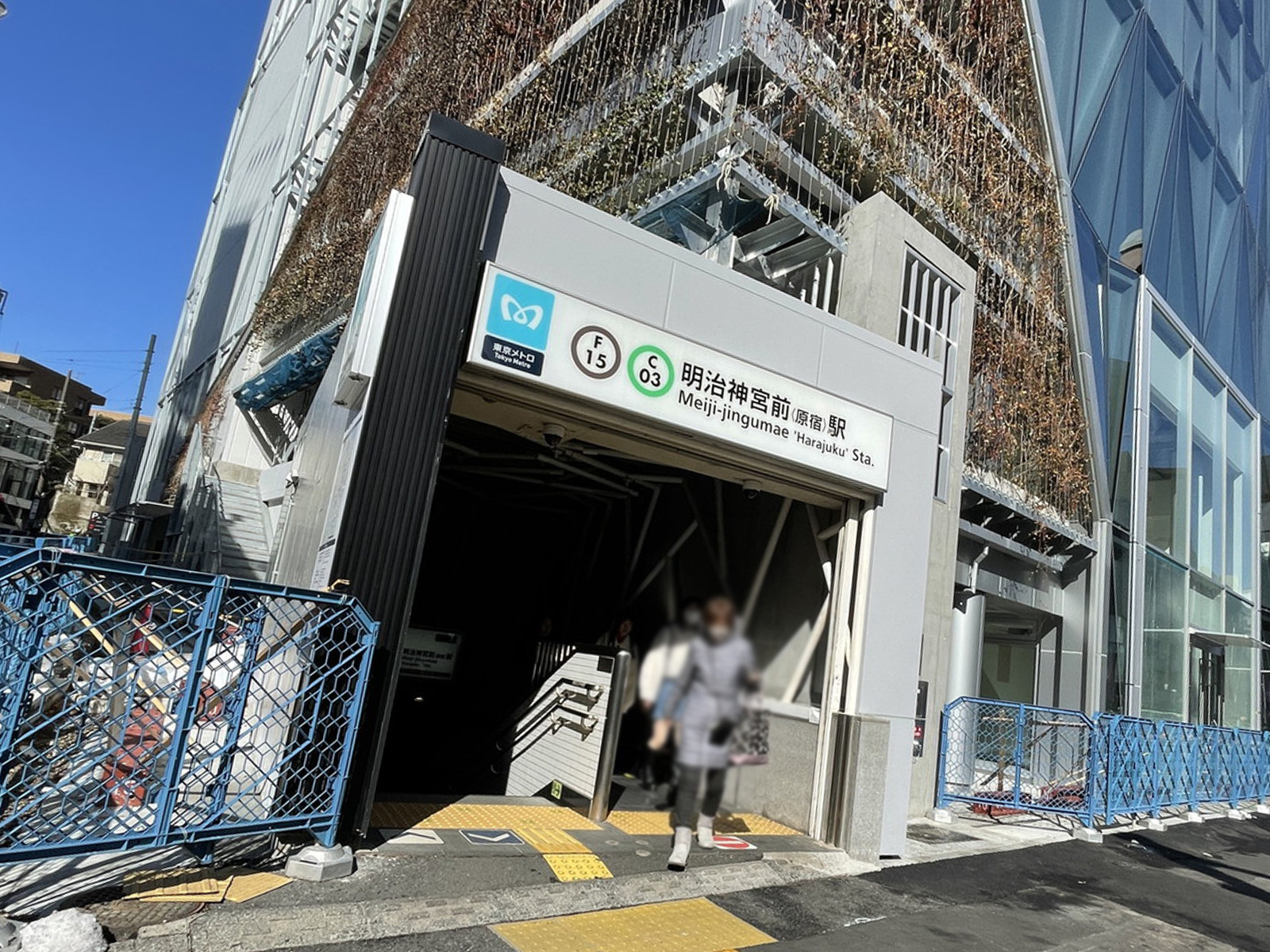 最寄りの「明治神宮前駅」