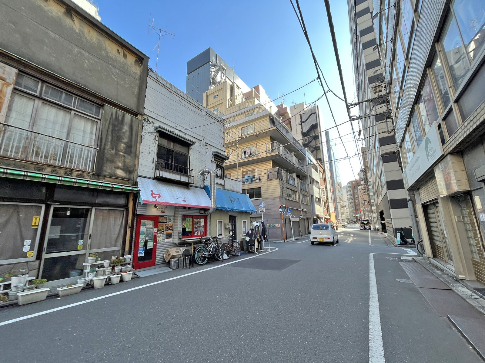 清水惣ビル前面通り