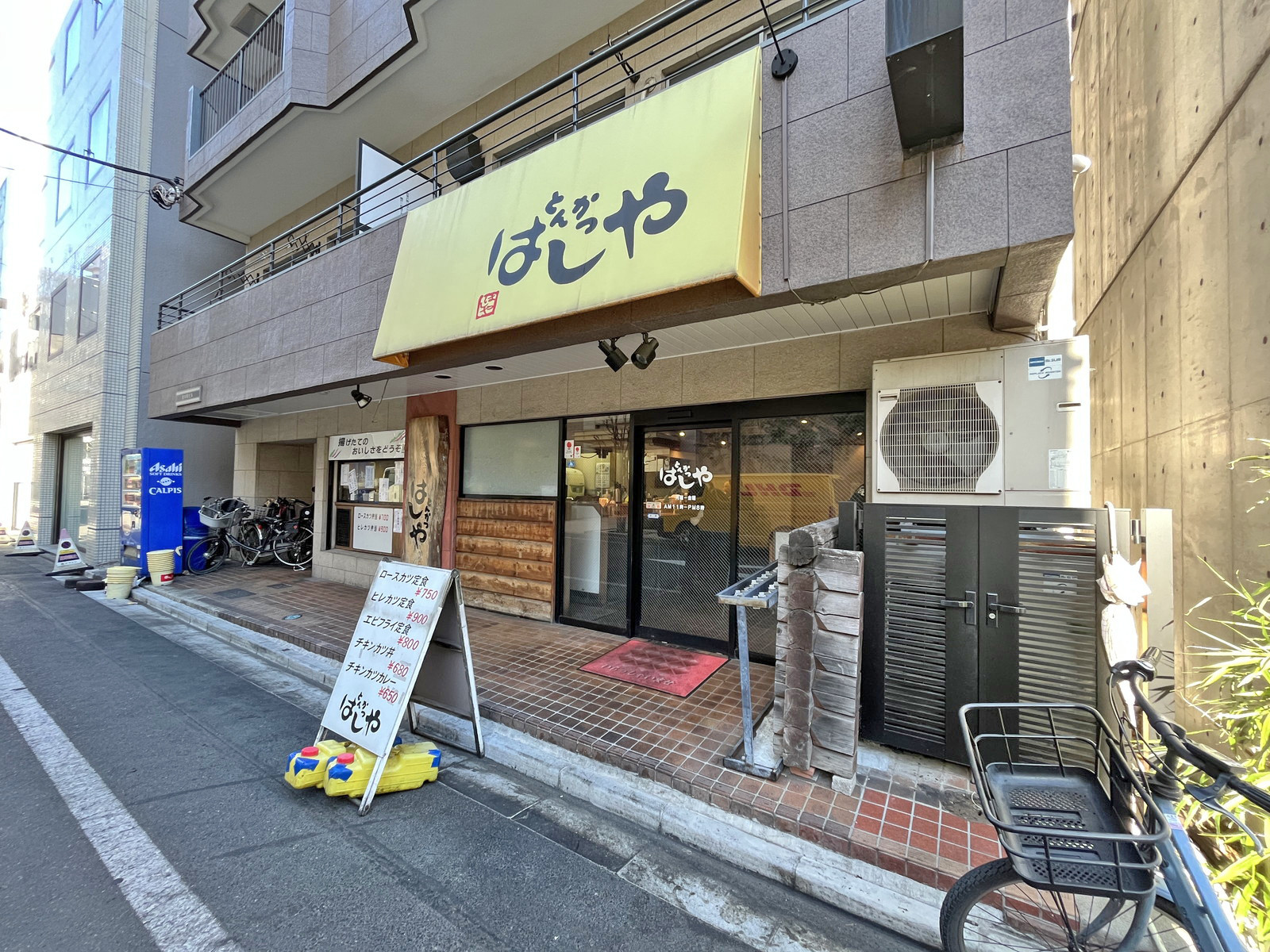 同じ並びのとんかつ はやしや