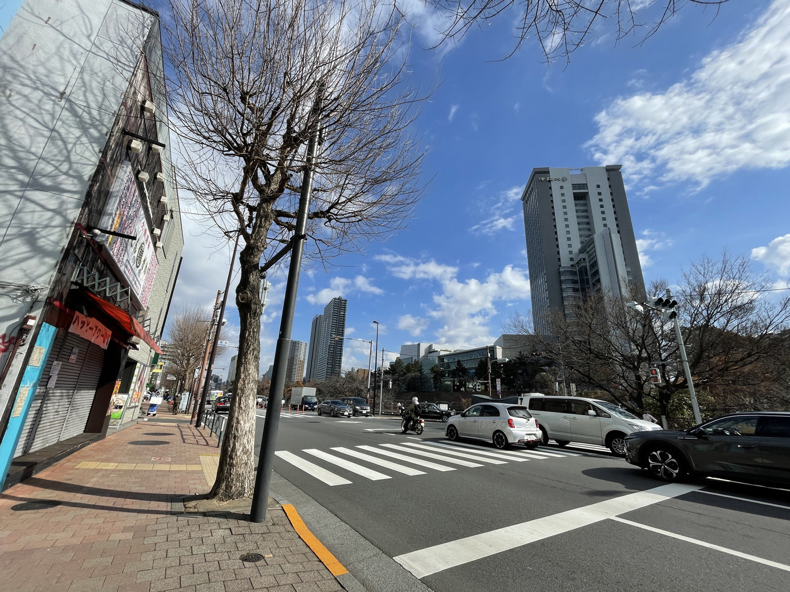 八重洲市谷ビル前面の通り
